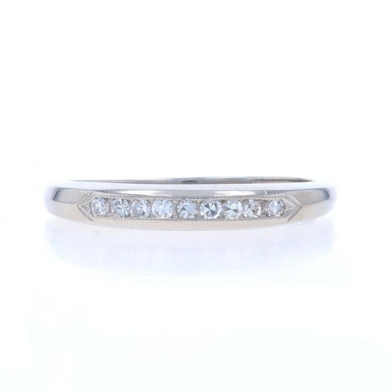 Taglia: 5 1/2
Costo della taglia: Up&Up per $50 o Down&Up per $50

Epoca: Art Déco
Data: anni '30 - '40

Contenuto di metallo: 90% Platino

Informazioni su A. Stone

Diamanti naturali
Carati: .12ctw
Taglio: Singolo
Colore: G - H
Chiarezza: VS1 -