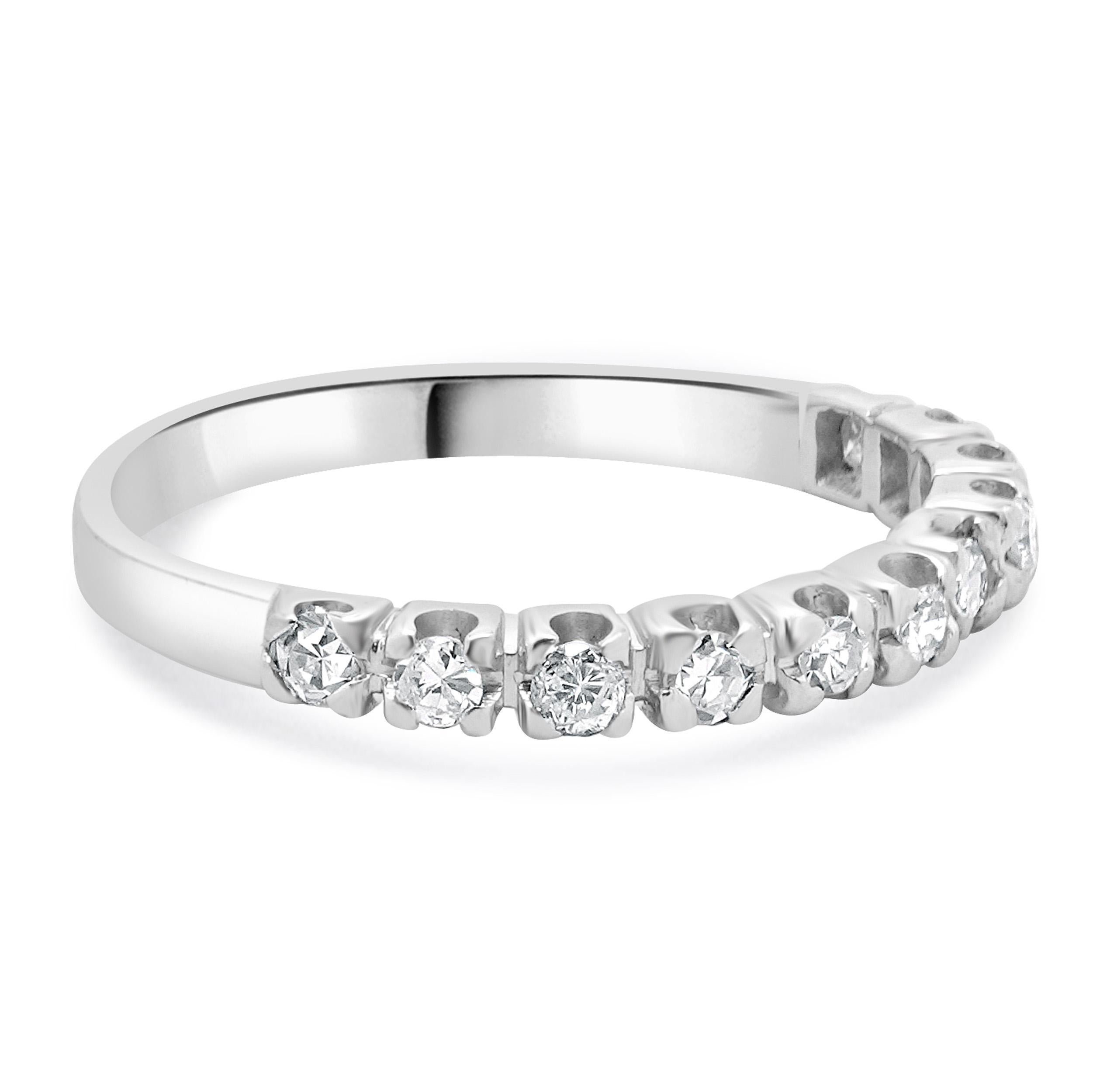 Taglio rotondo Fascia di diamanti in platino in vendita