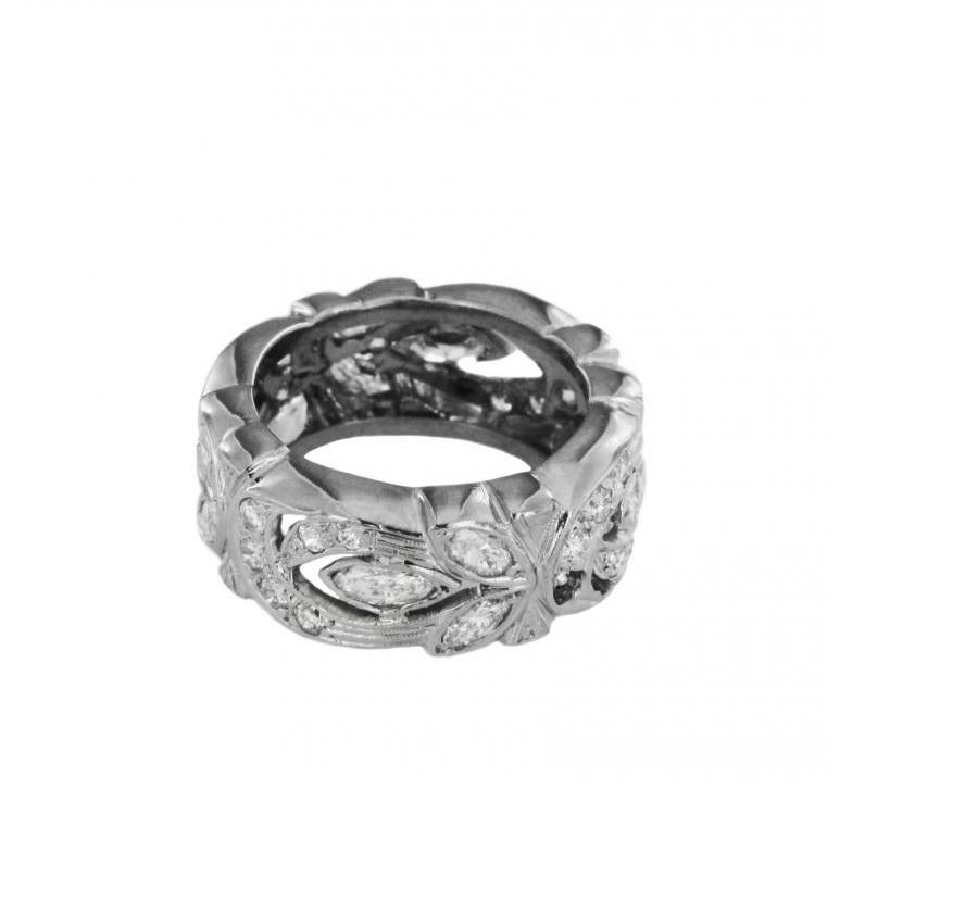 Platinum & Diamond Band Ring In New Condition For Sale In New York, NY