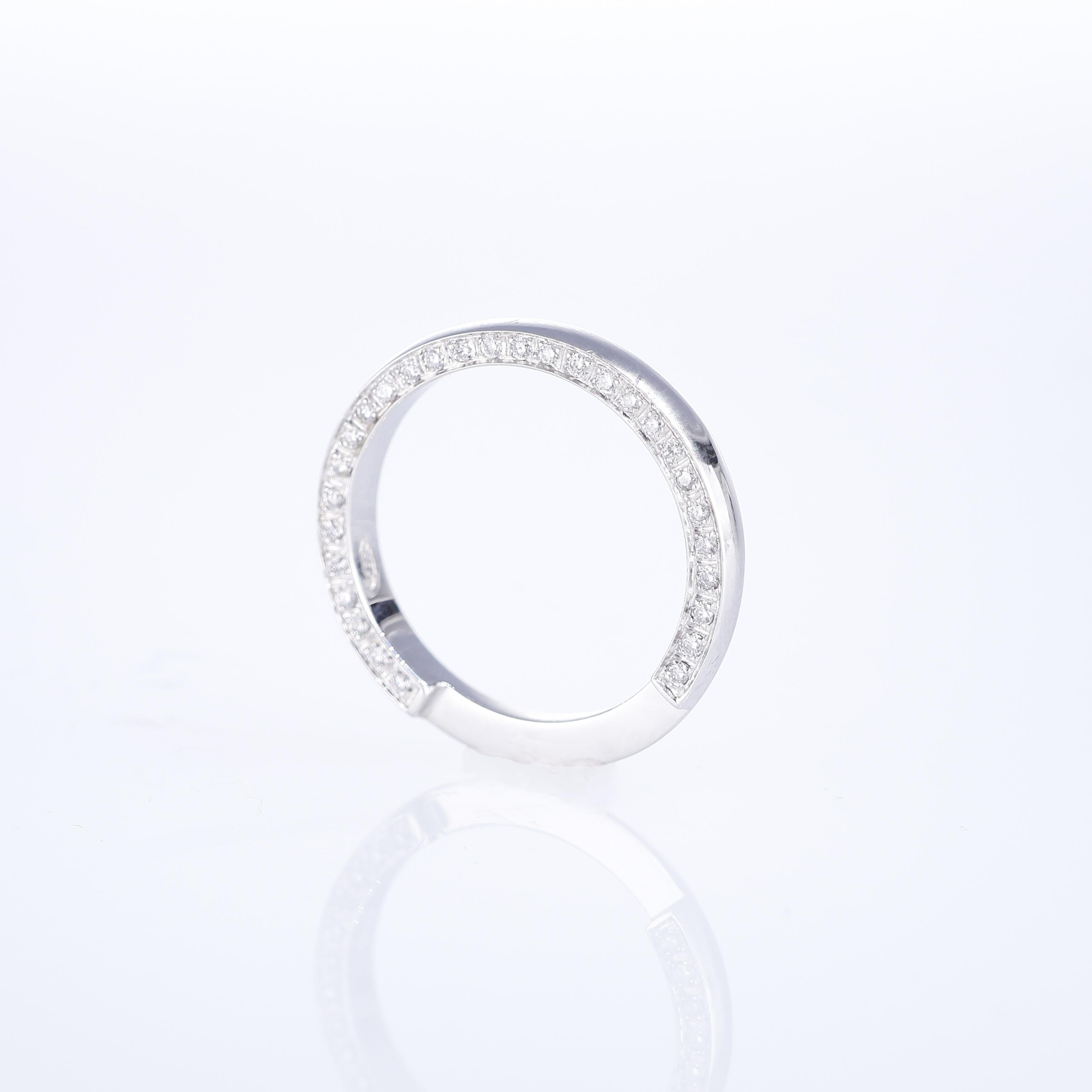 Brilliant Cut Platinum Diamond Band with white diamonds 0.14 carats For Sale