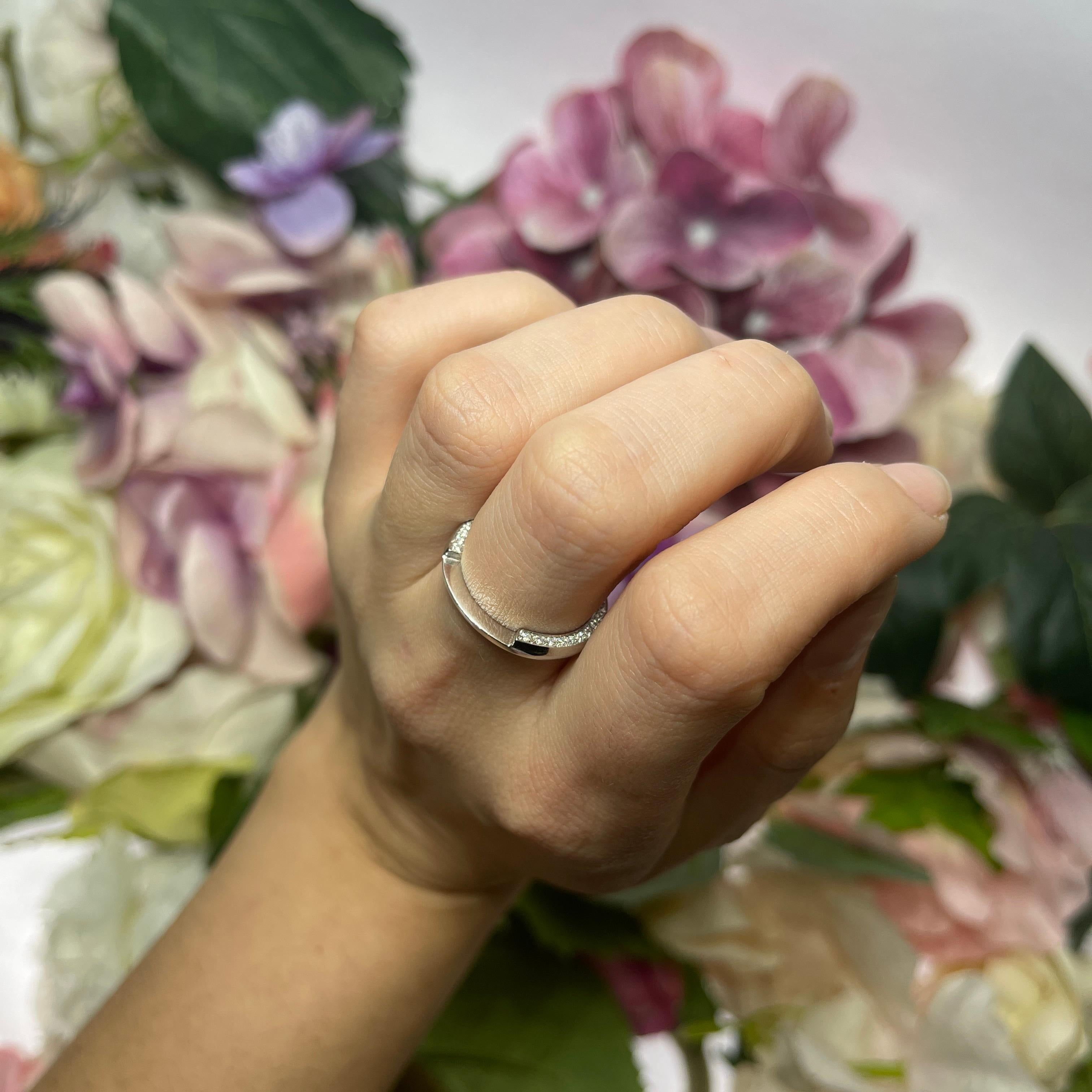 Platinum Diamond Band with white diamonds 0.14 carats For Sale 1