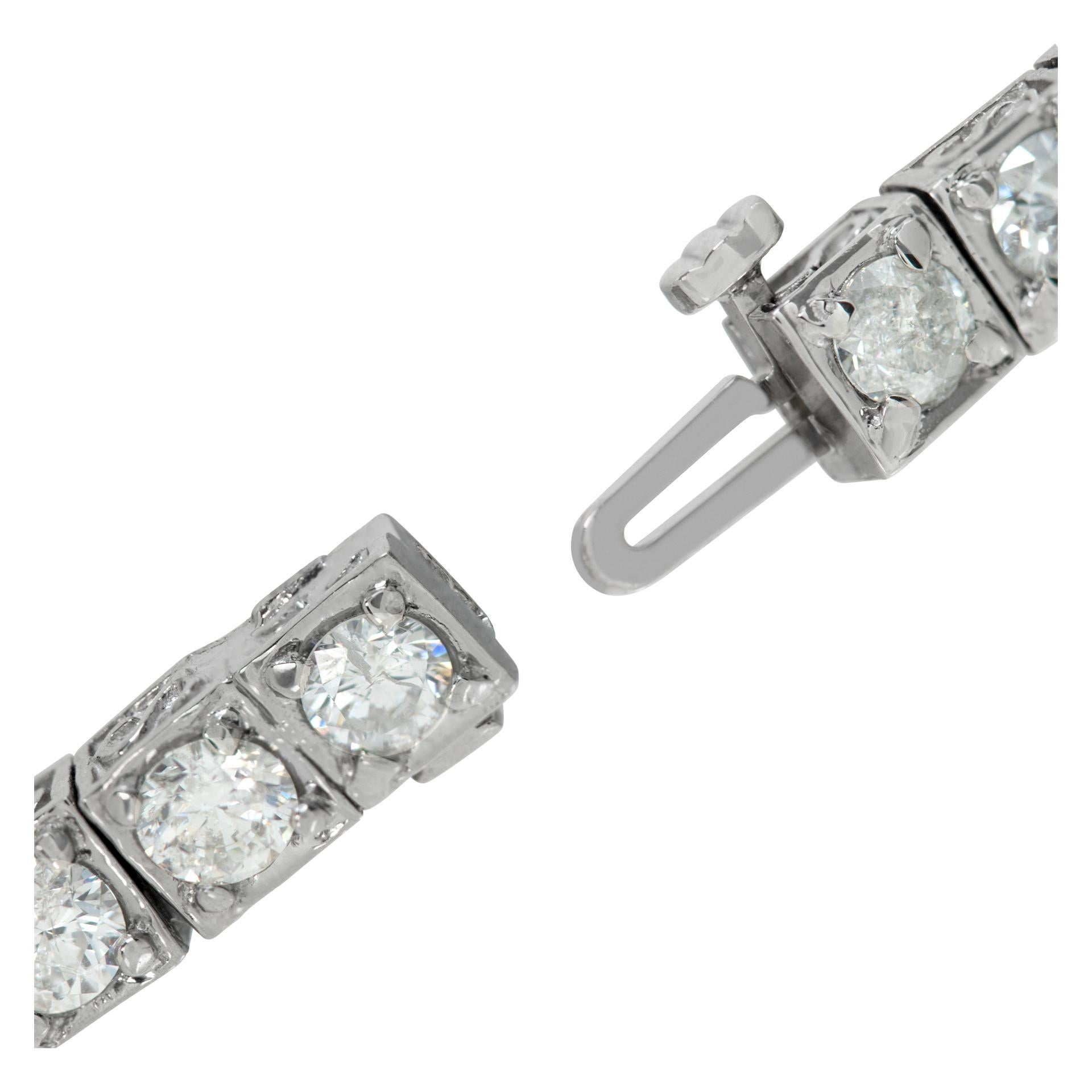 Women's Platinum diamond bracelet w/ round brilliant cut diamonds set in 4 prong setting For Sale