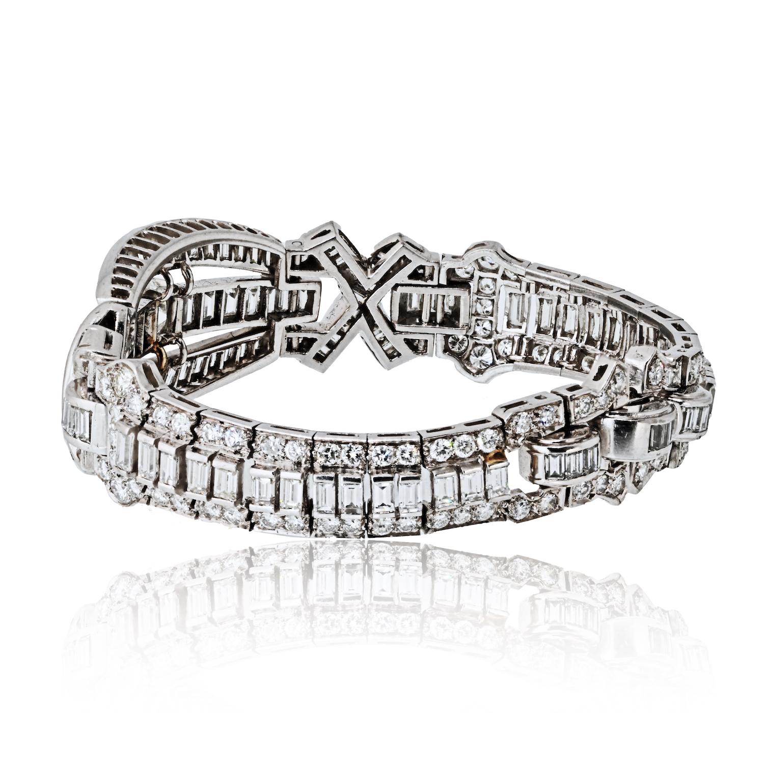 Platinum Diamond Bracelet With Emerald Cut, Baguette Cut and Round Cut Diamonds In Excellent Condition For Sale In New York, NY