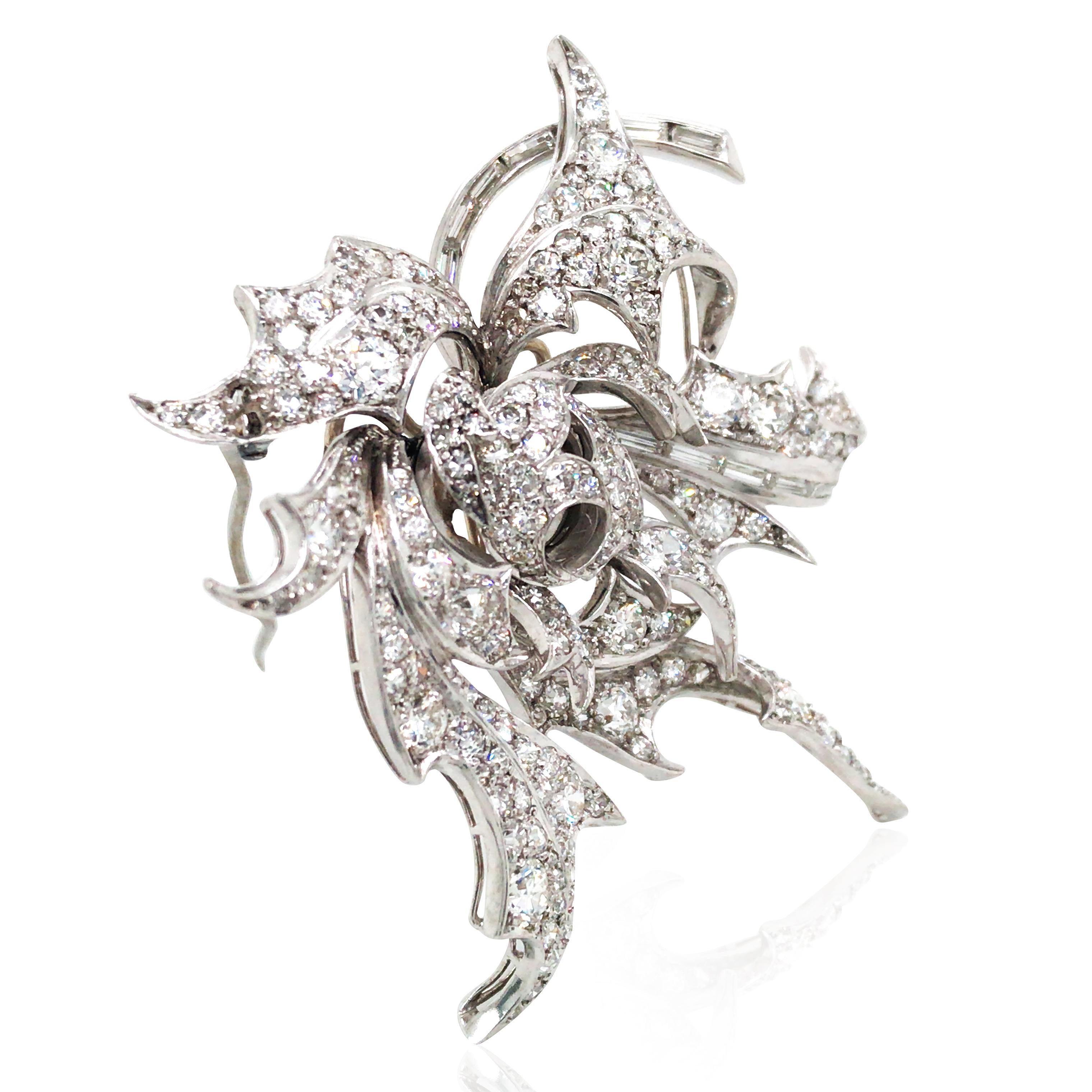 Platinum Diamond Brooch
Diamond: 2.9ct
Weight: 23.8 grams
Measurement: 5.2 x 5.7cm