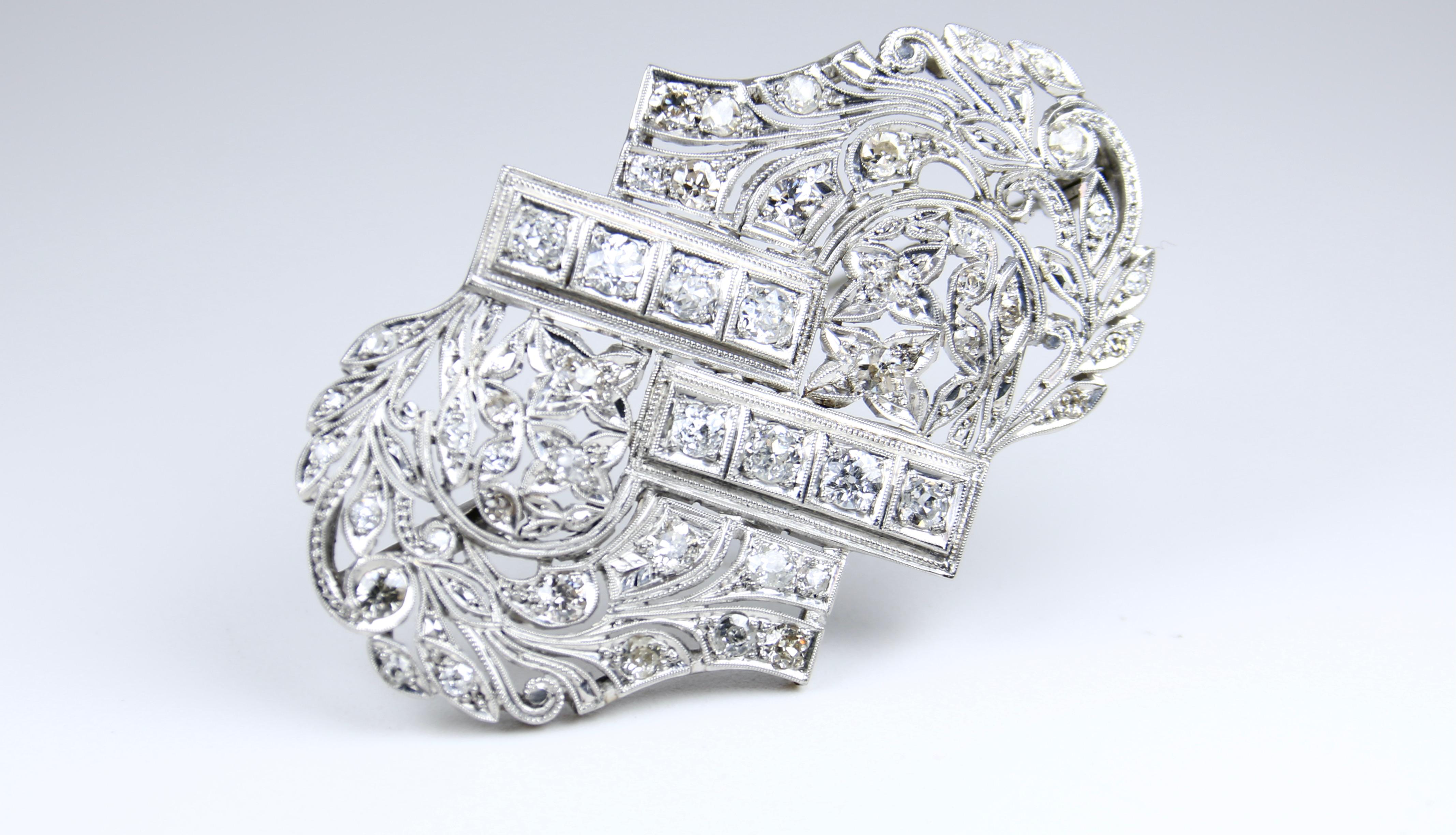 This beautiful diamond brooch is set in platinum and sure to make a stunning addition to any Diamond Ensemble.