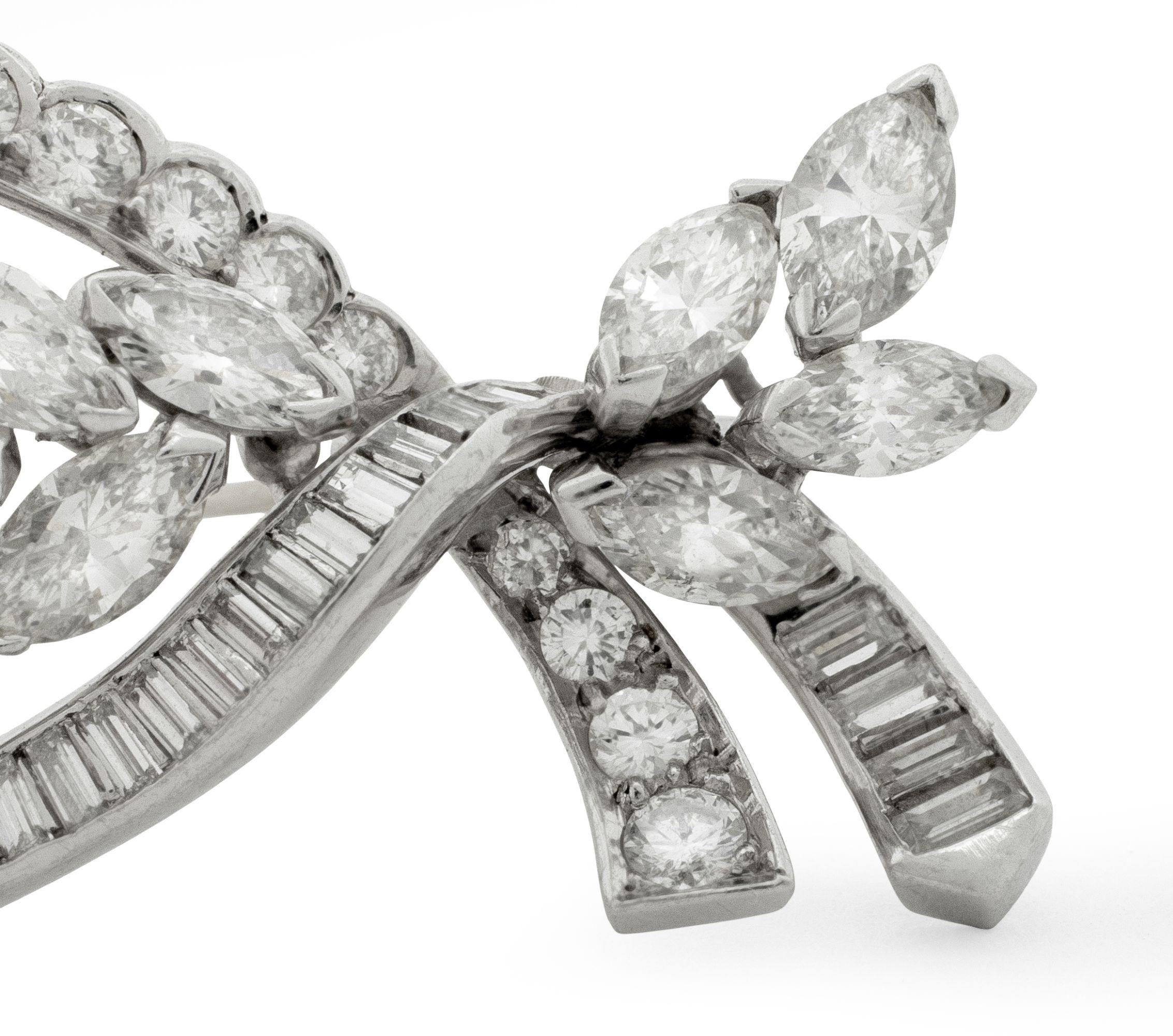 Platinum Diamond Brooch Pendant Moderno en venta