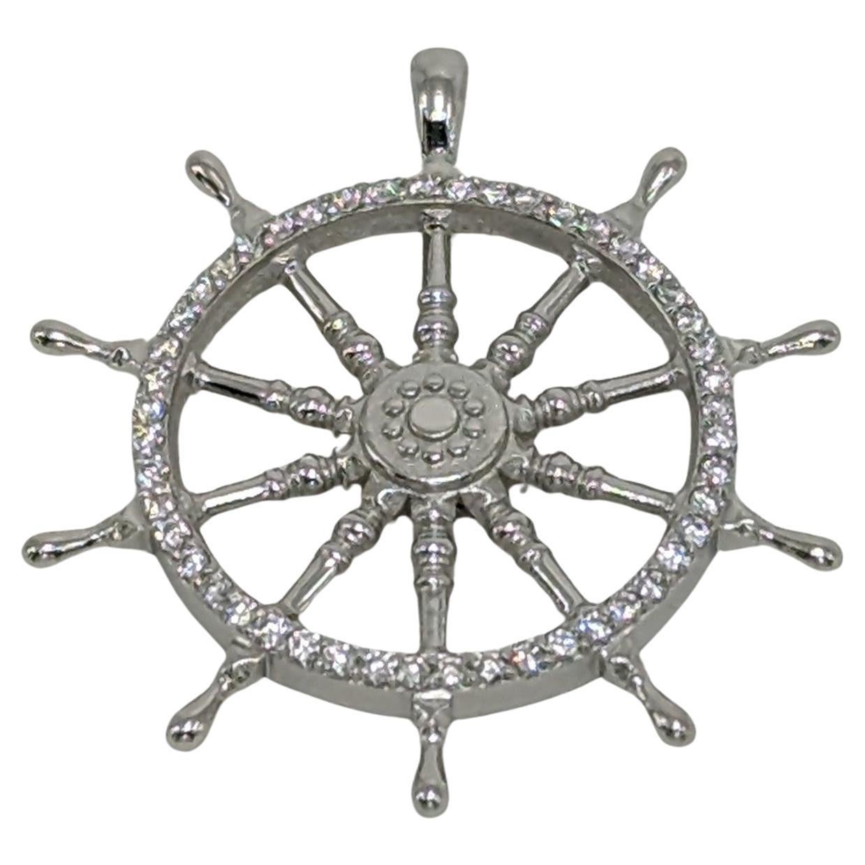 Taglio rotondo Platino  Ciondolo con diamante a forma di ruota del capitano dei marinai in vendita