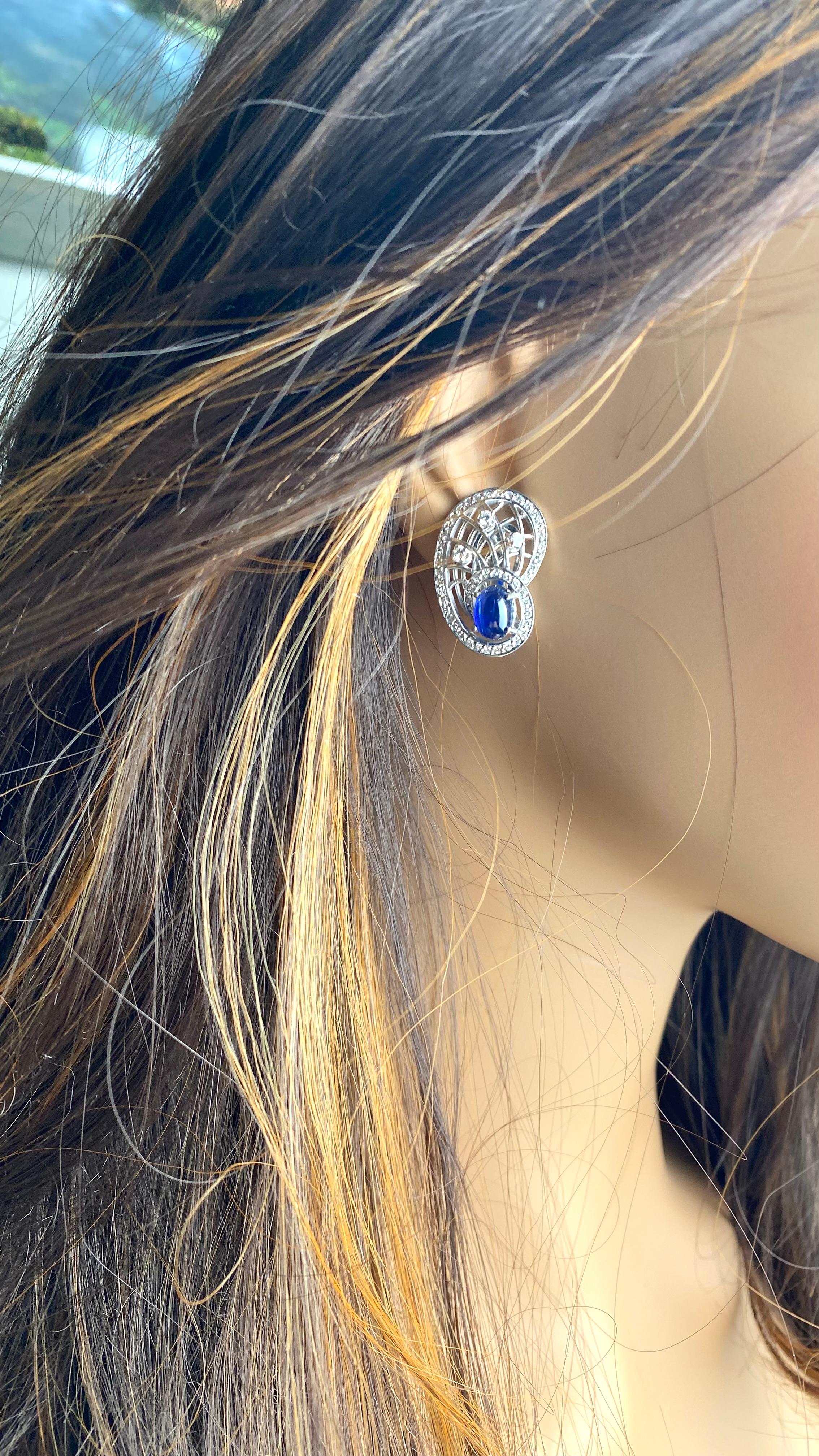 Platinum Diamond Ceylon Cabochon Sapphire Vintage Earrings Clip-On In Good Condition For Sale In New York, NY
