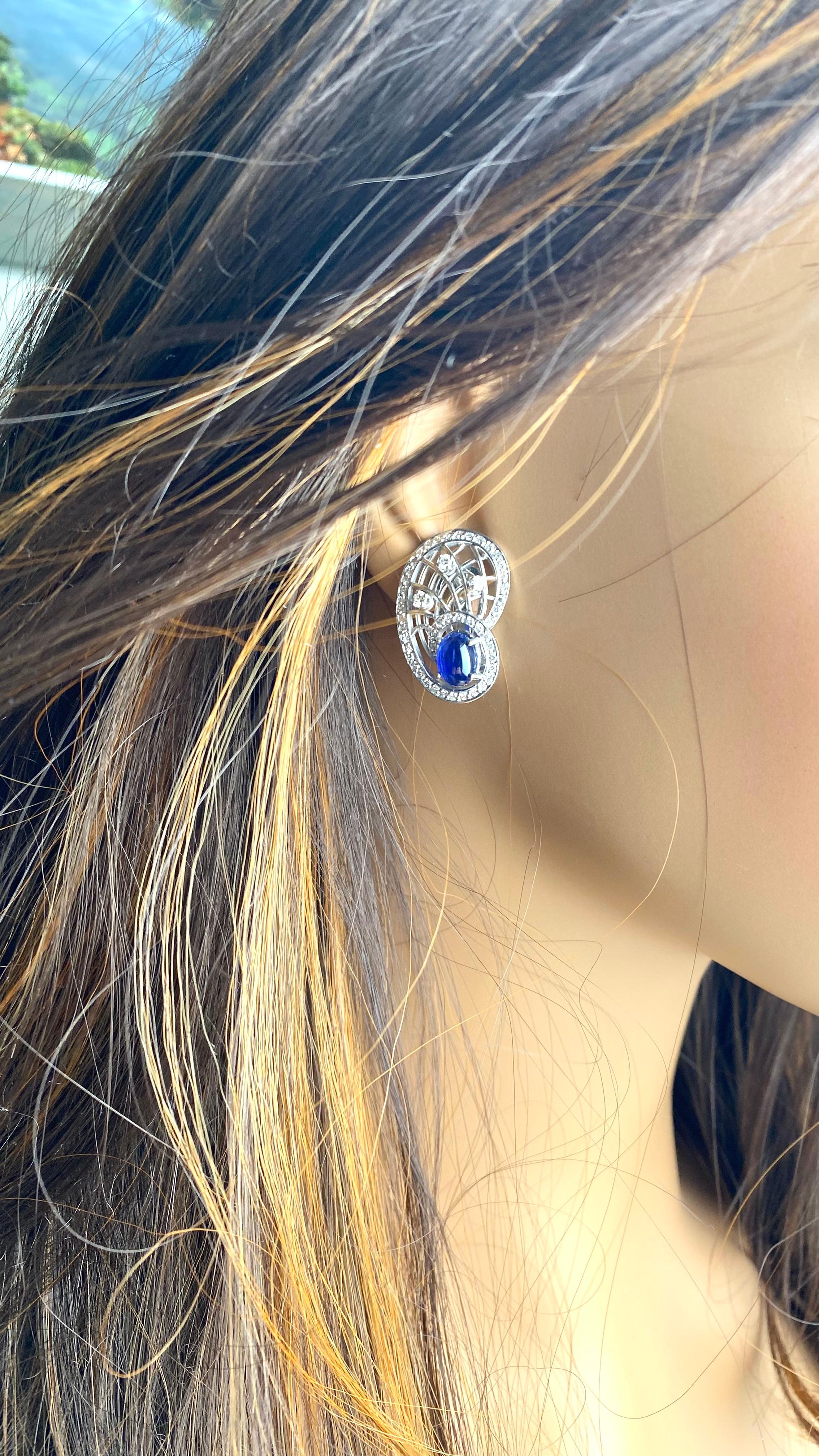 Platinum Diamond Ceylon Cabochon Sapphire Vintage Earrings Clip-On For Sale 1