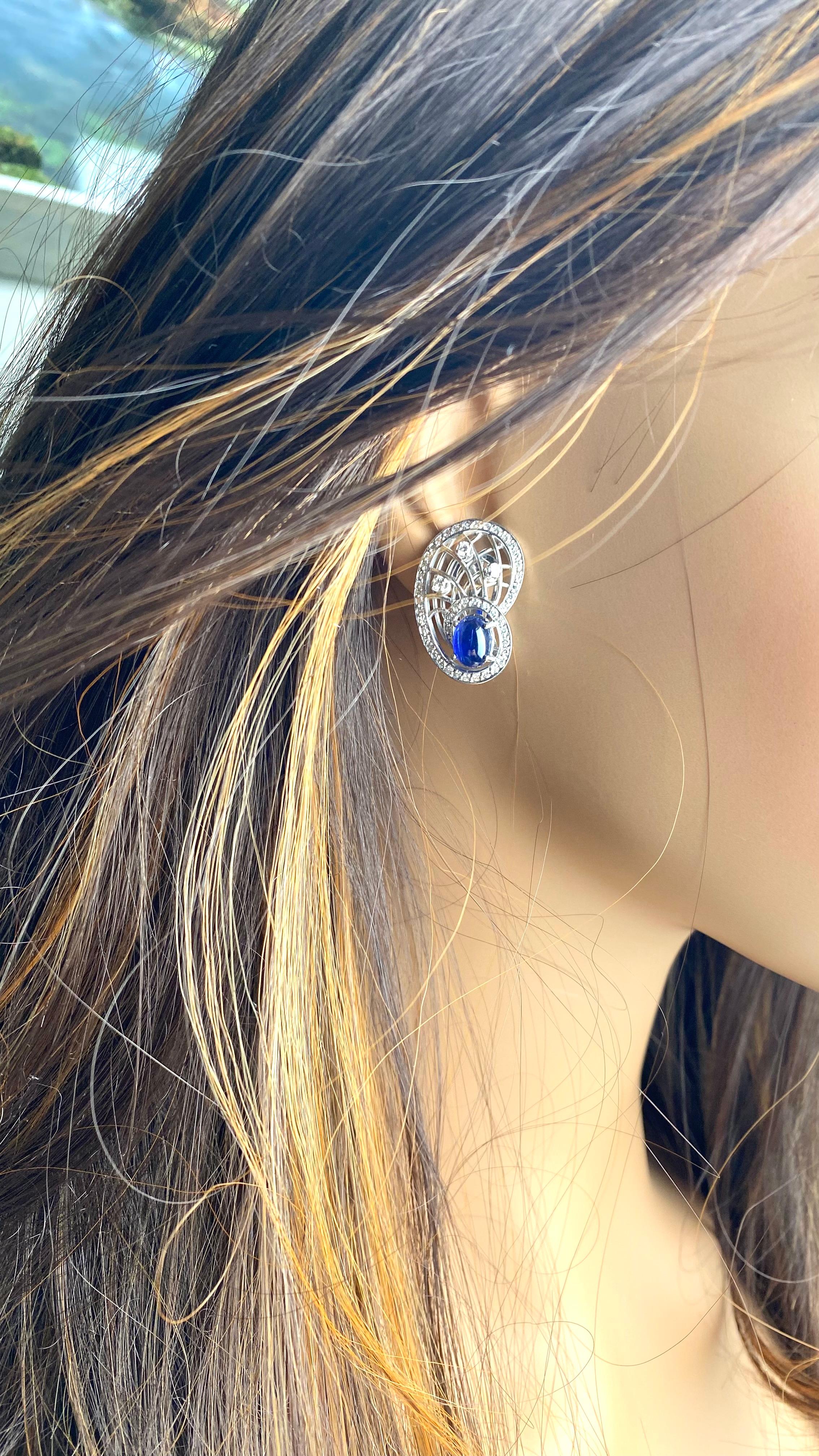 Platinum Diamond Ceylon Cabochon Sapphire Vintage Earrings Clip-On For Sale 2