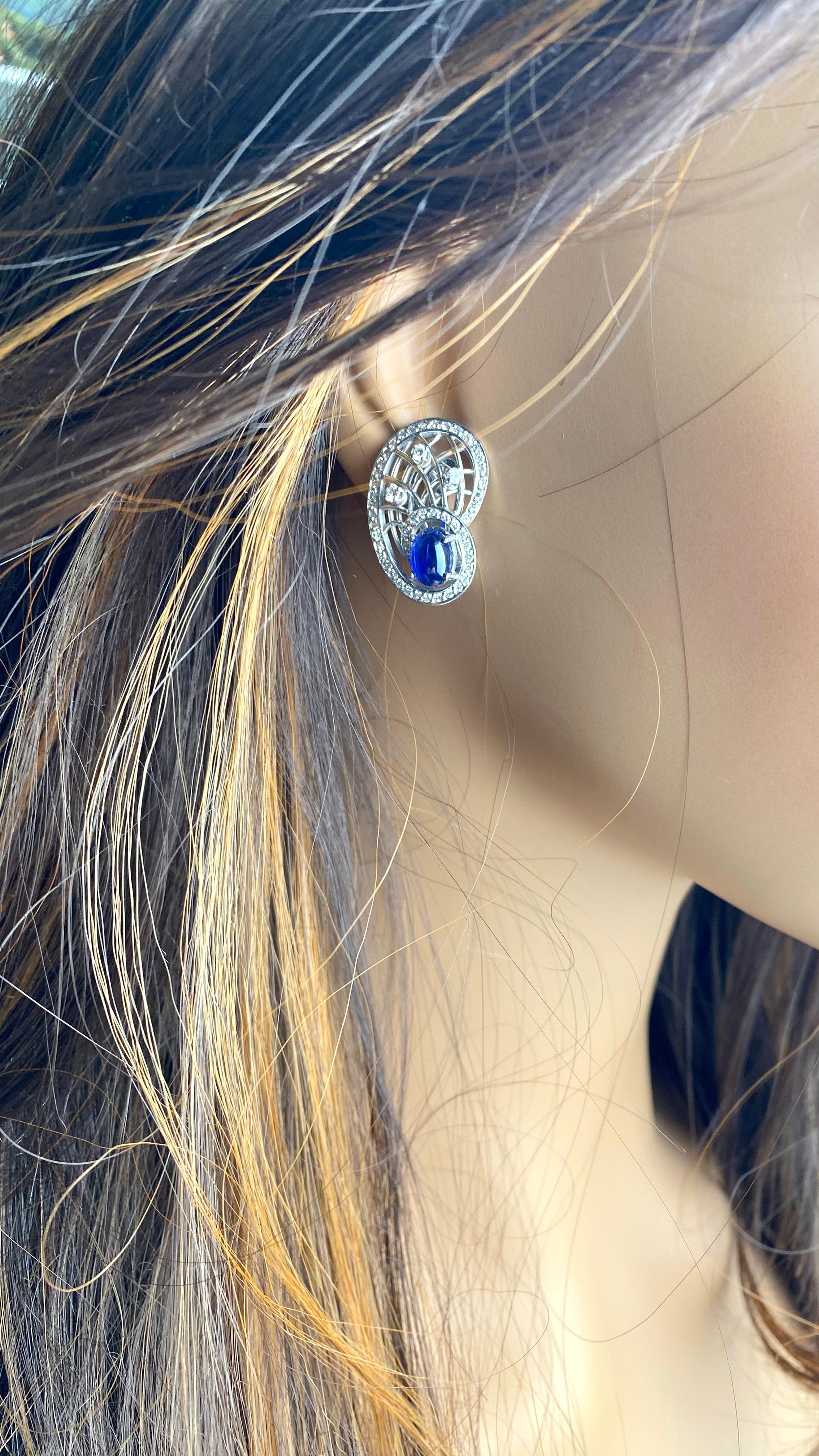 Platinum Diamond Ceylon Cabochon Sapphire Vintage Earrings Clip-On For Sale 4