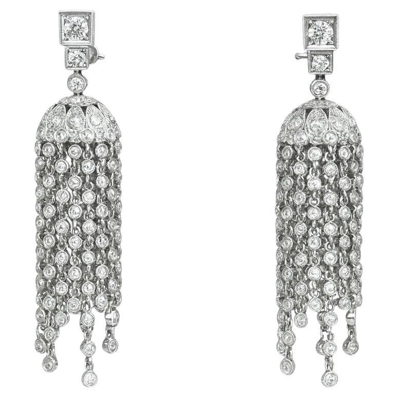 Orecchini di diamanti in platino con lampadario e nappina