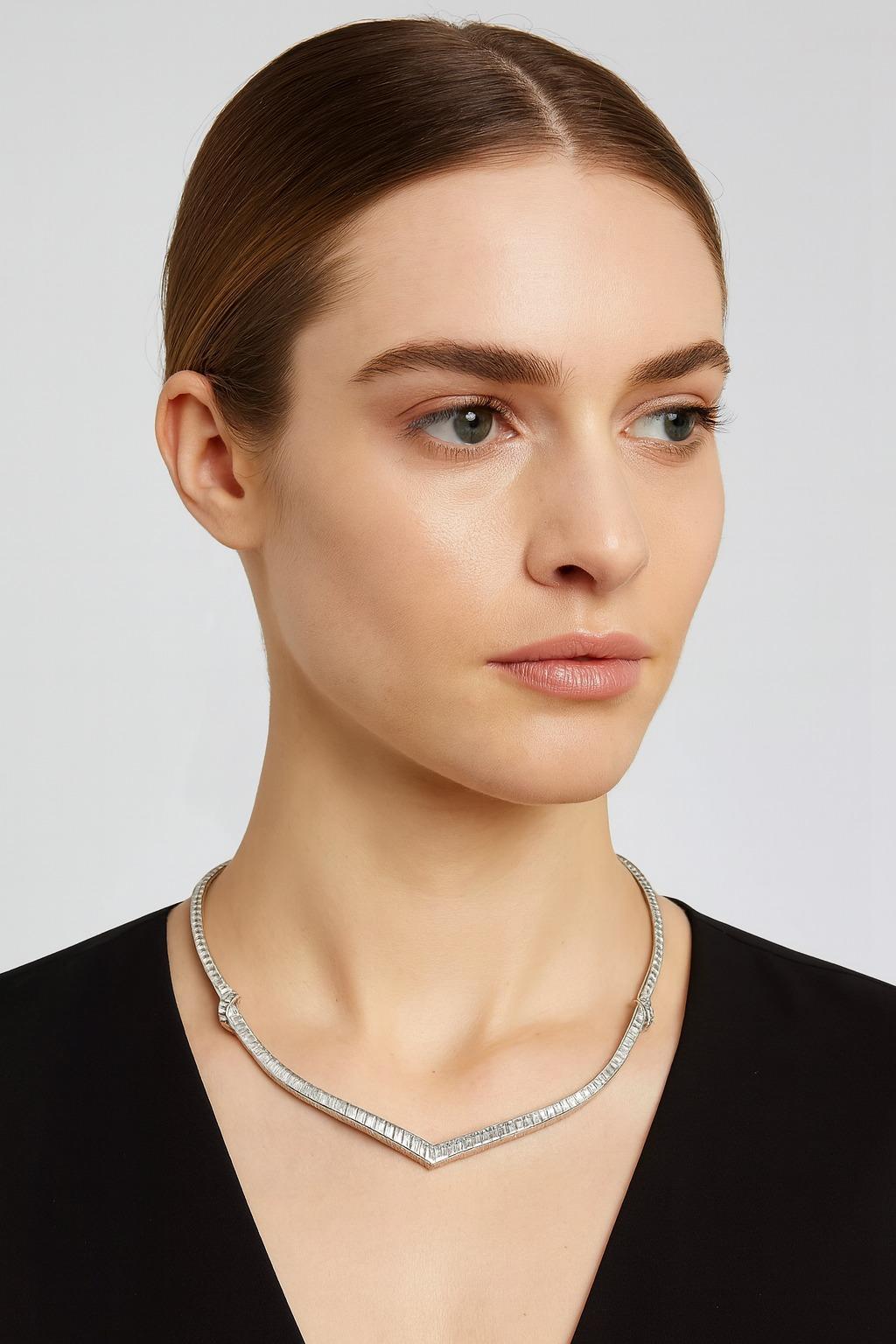 Contemporaneo Collana con diamanti in platino, 12 carati VS-F Baguette in vendita