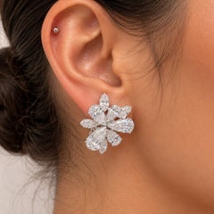 Pendientes de racimo de diamantes en platino