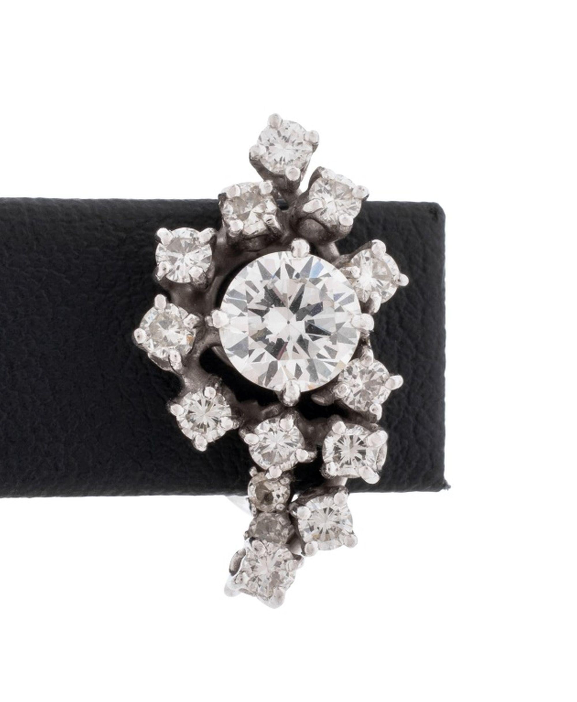 Modernista Platinum Diamond Cluster Earrings in vendita