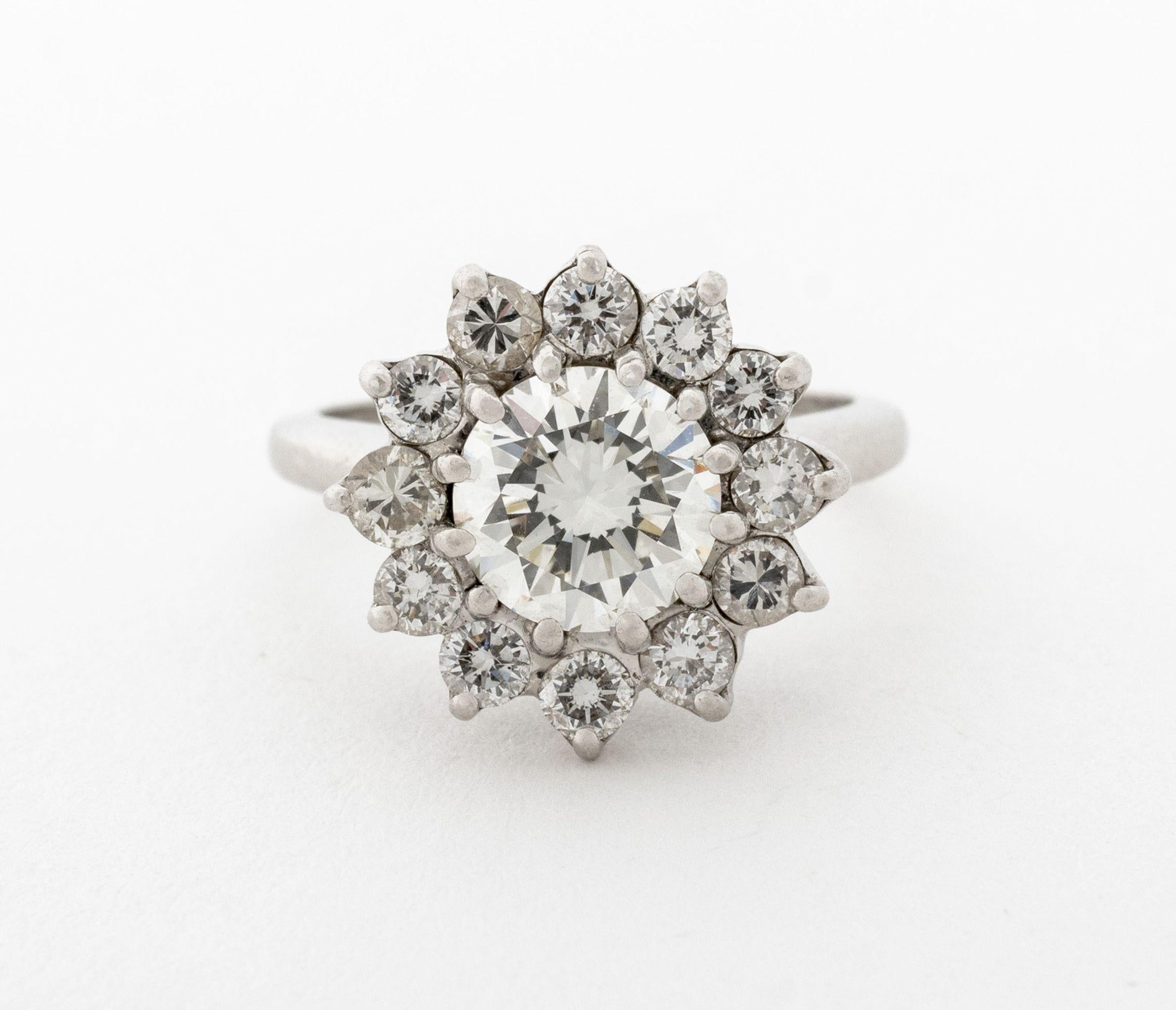 Contemporaneo Platinum Diamond Cluster Ring in vendita