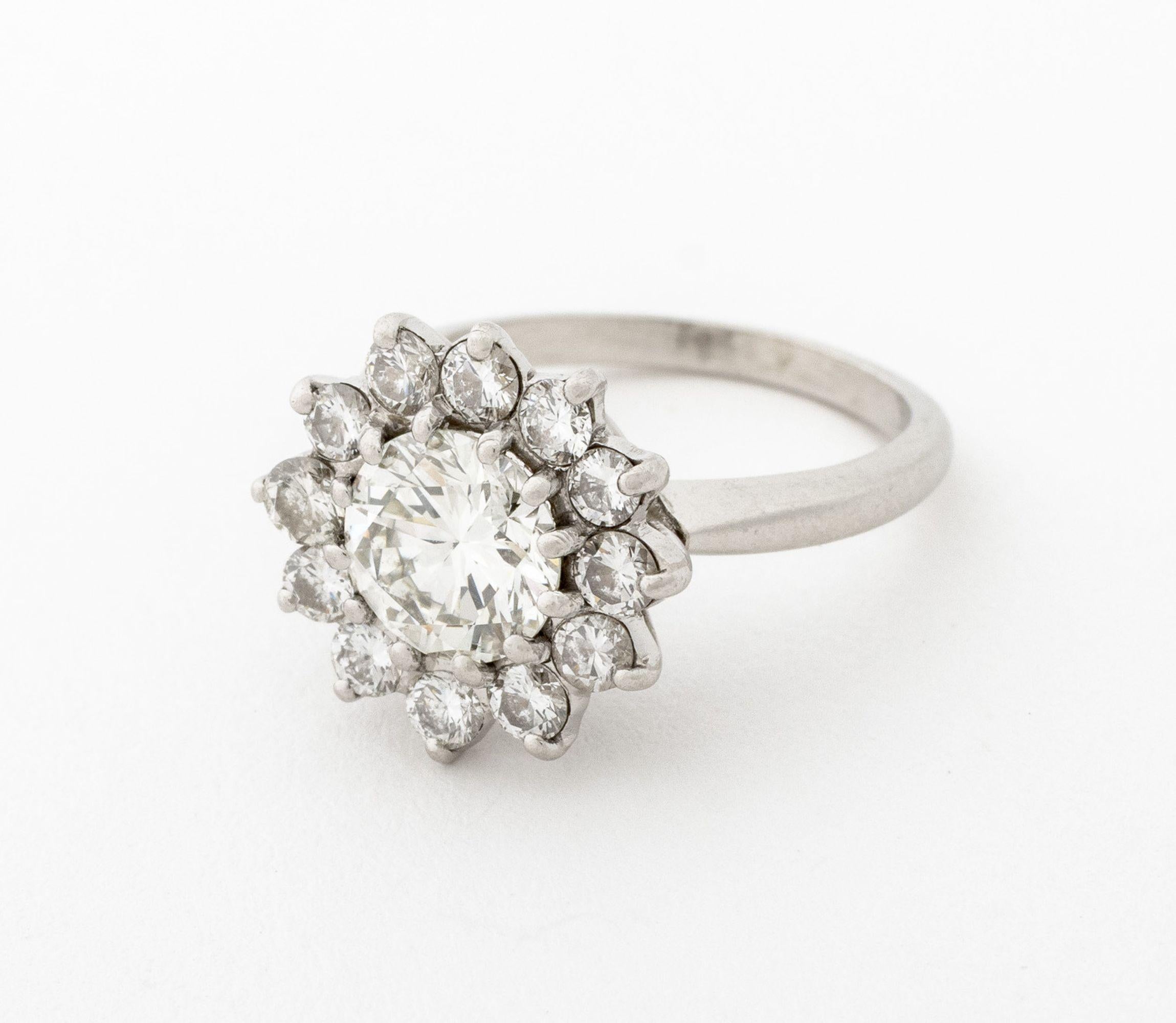 Taglio brillante Platinum Diamond Cluster Ring in vendita