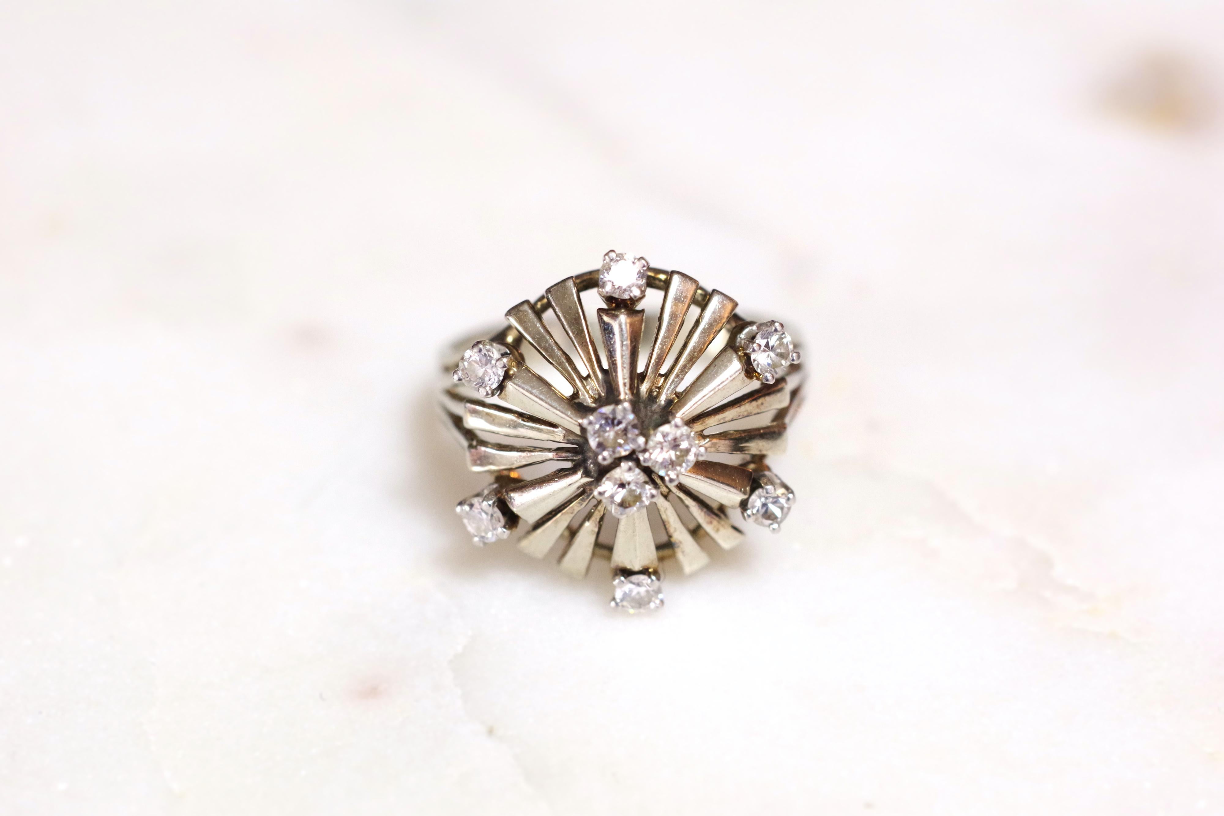 Platinum diamond cluster ring In Fair Condition For Sale In PARIS, FR