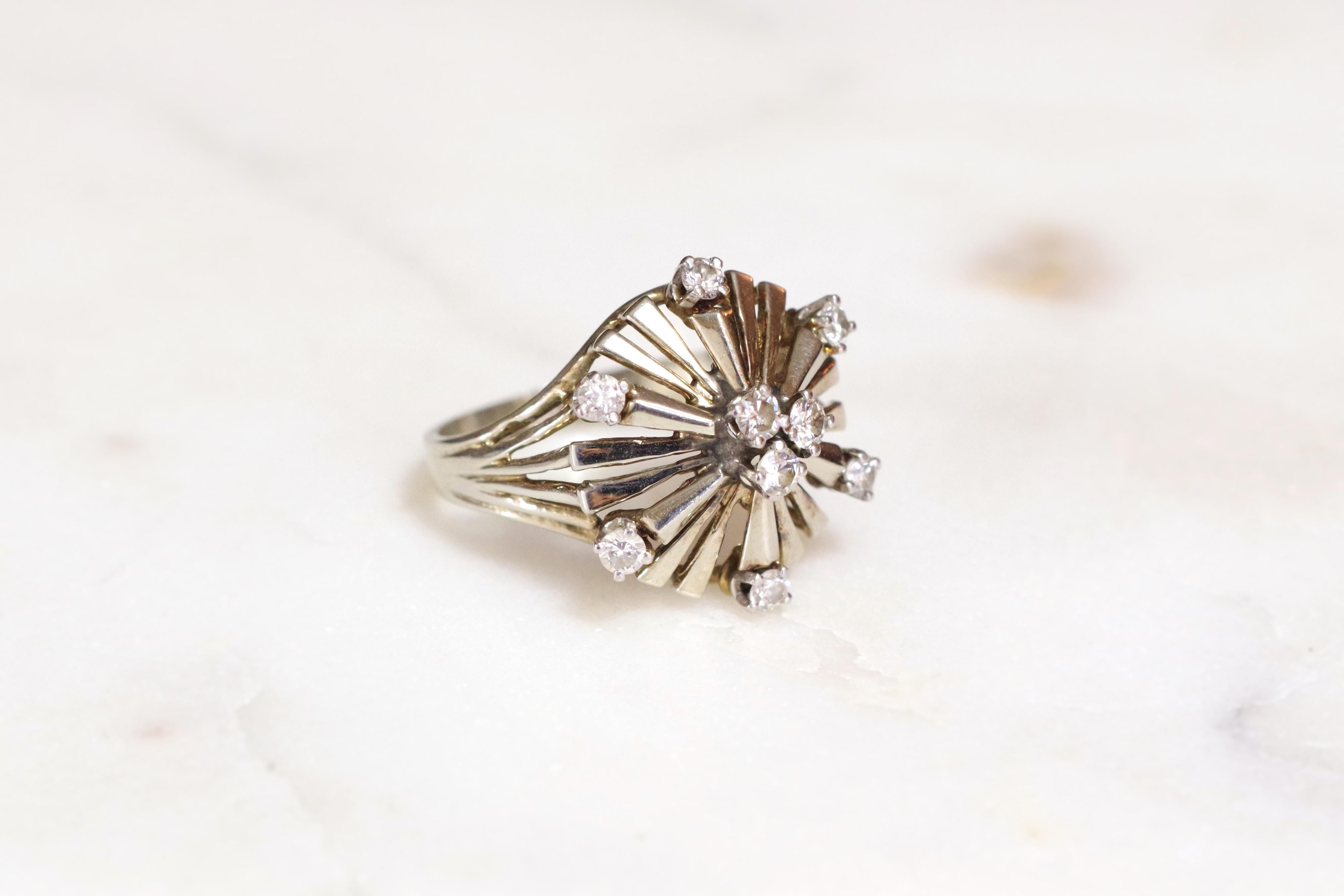 Women's Platinum diamond cluster ring For Sale