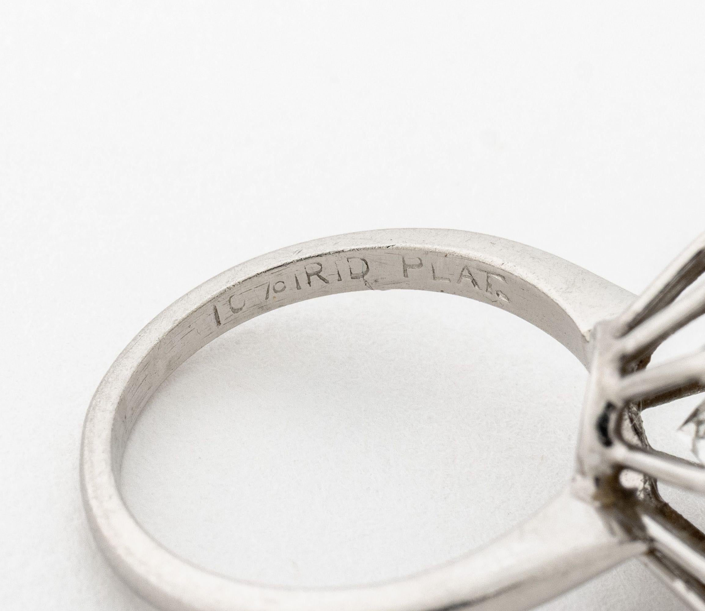 Donna Platinum Diamond Cluster Ring in vendita