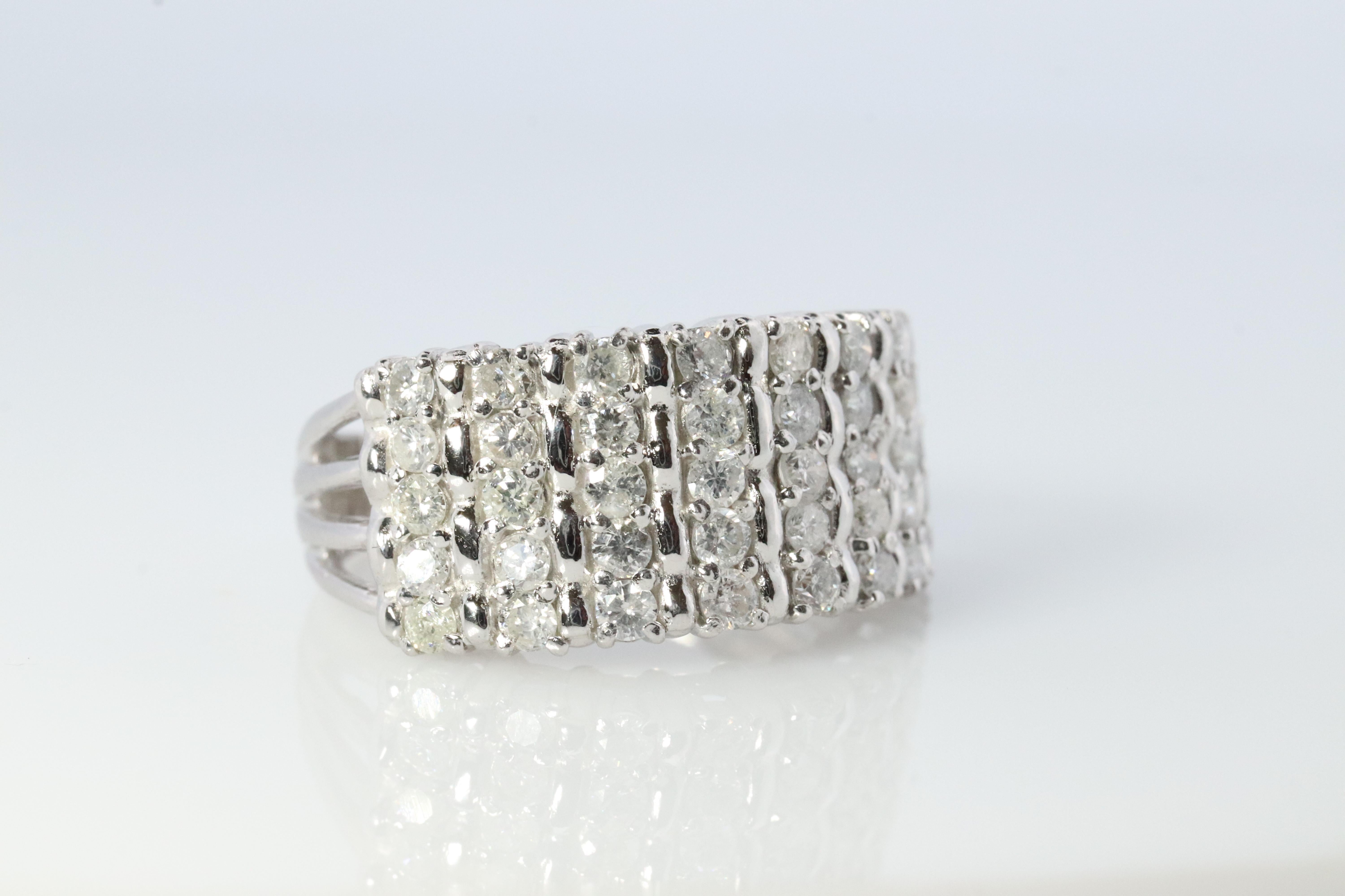 Platin Diamant-Cluster-Ring PT900 1ctw Diamanten in 4 Reihen mit Pavé-Verzierung (Moderne) im Angebot
