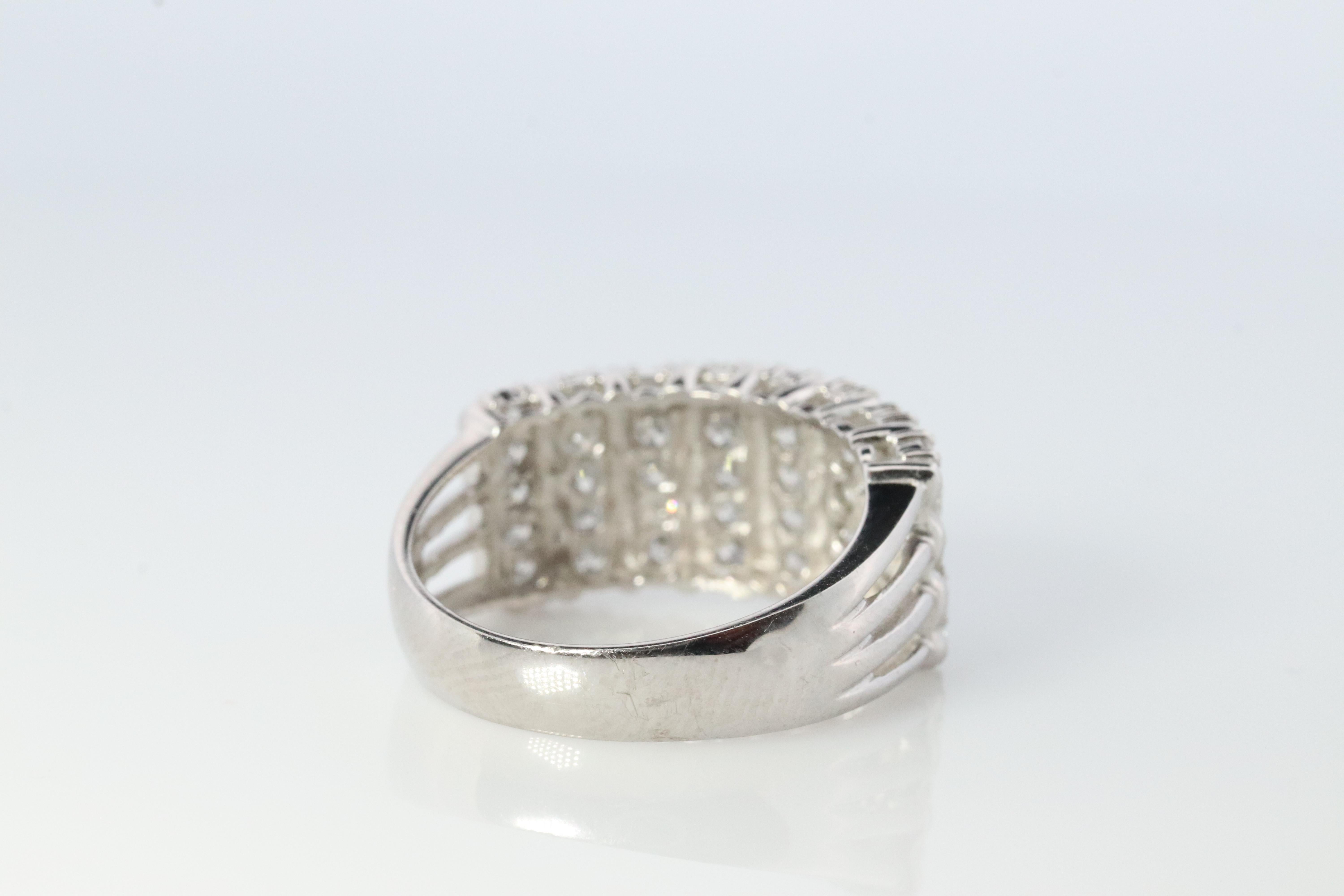 Platin Diamant-Cluster-Ring PT900 1ctw Diamanten in 4 Reihen mit Pavé-Verzierung im Zustand „Gut“ im Angebot in Port Charlotte, FL