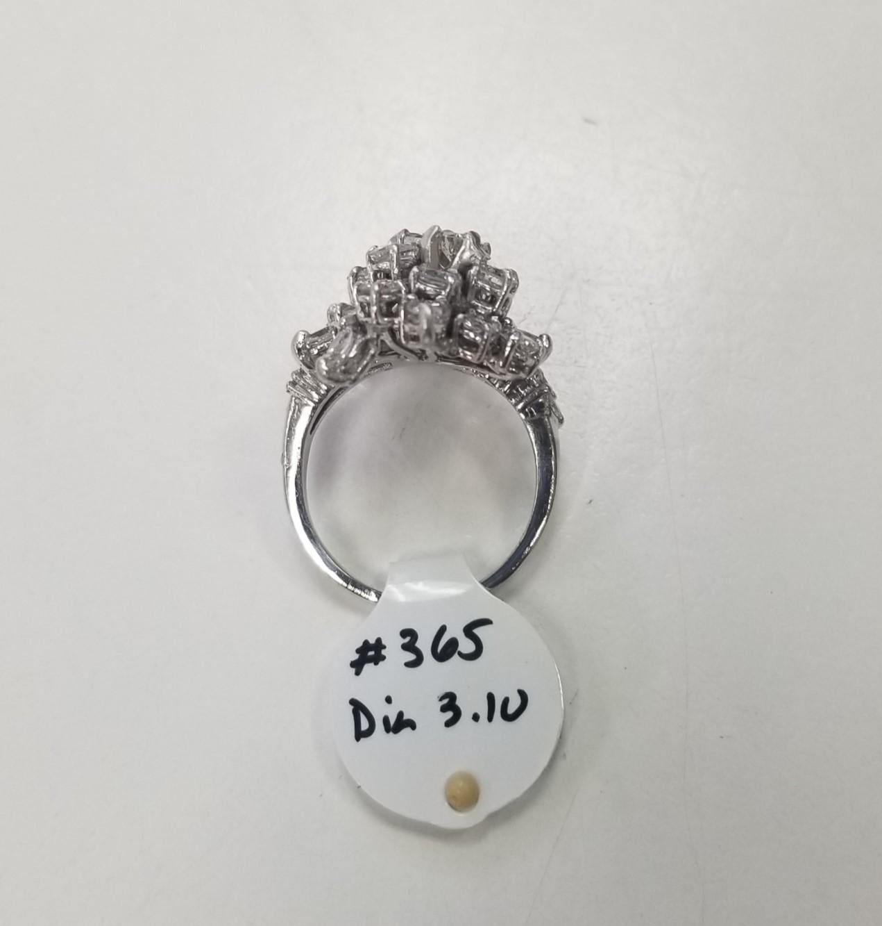 Platin Diamant-Cluster-Ring mit Marquise-, Birnen-, Rund- und Baguetteschliff-Diamanten (Marquiseschliff) im Angebot