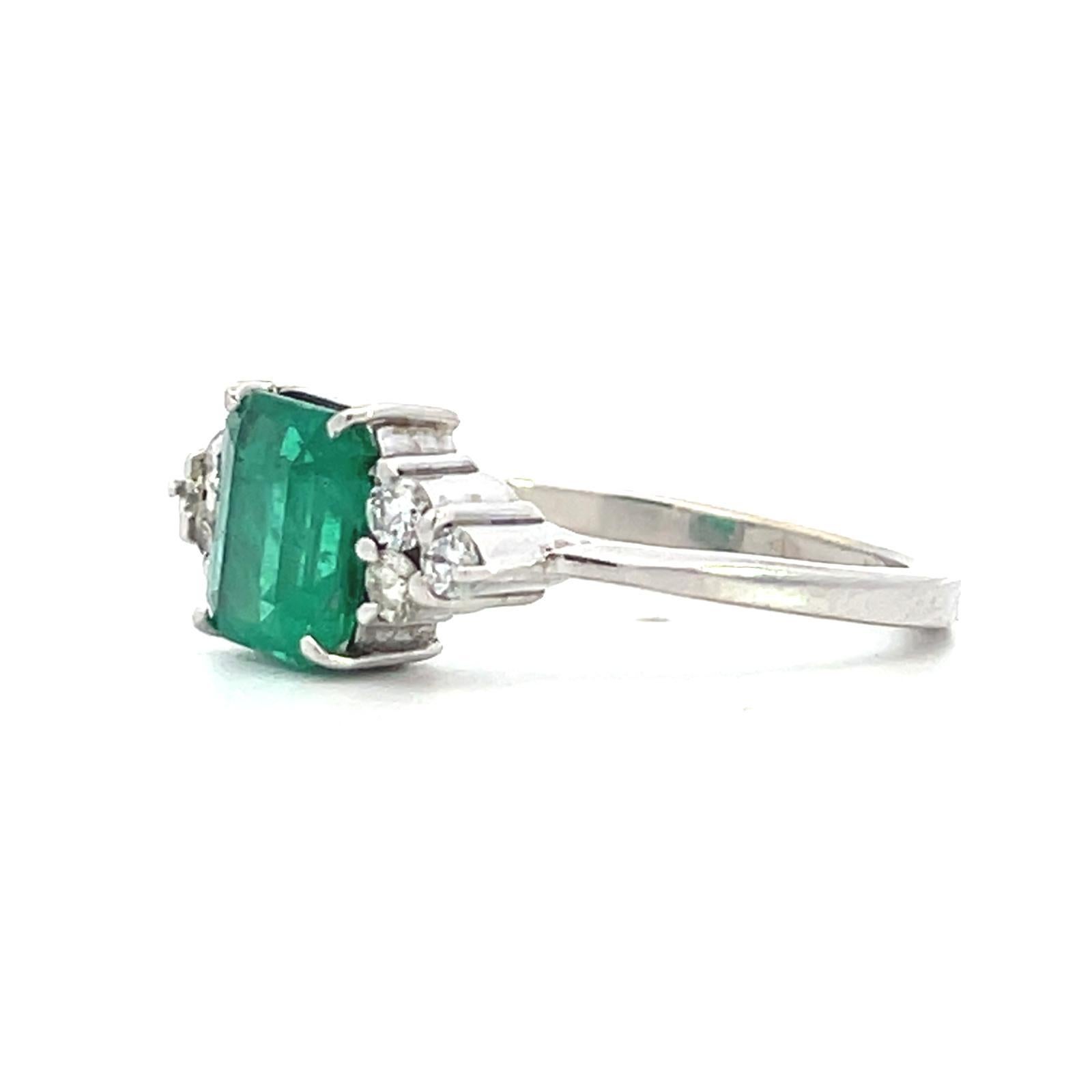 Taille ronde Platinum Diamond Colombian Emerald Ring en vente