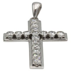 Platinum Diamond Cross Pendant – Elegant and Timeless
