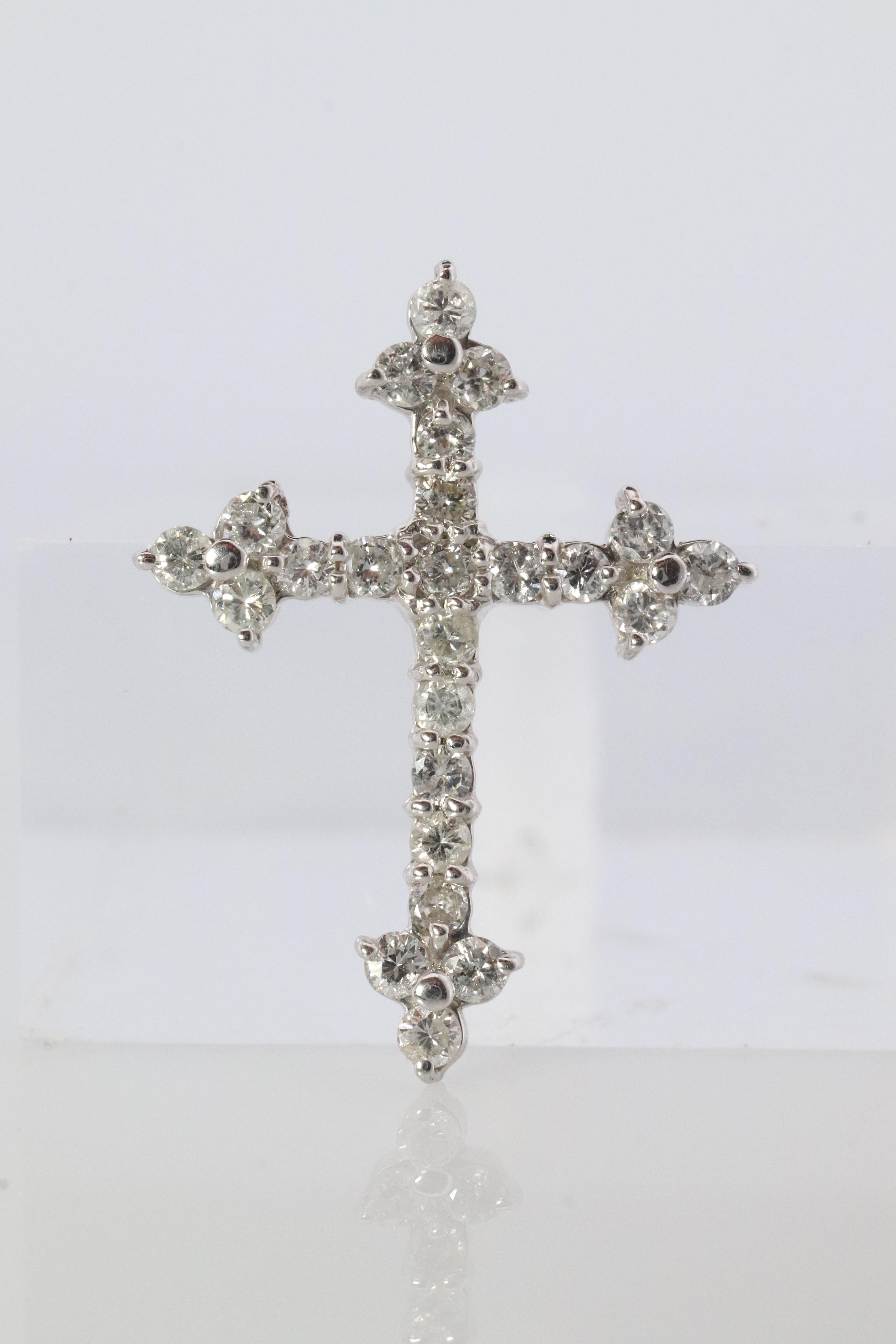 Colgante Cruz de Diamantes en Platino. PT900 Colgante Crucifijo de Diamantes de 0,5 ct. en Bueno Estado en Port Charlotte, FL