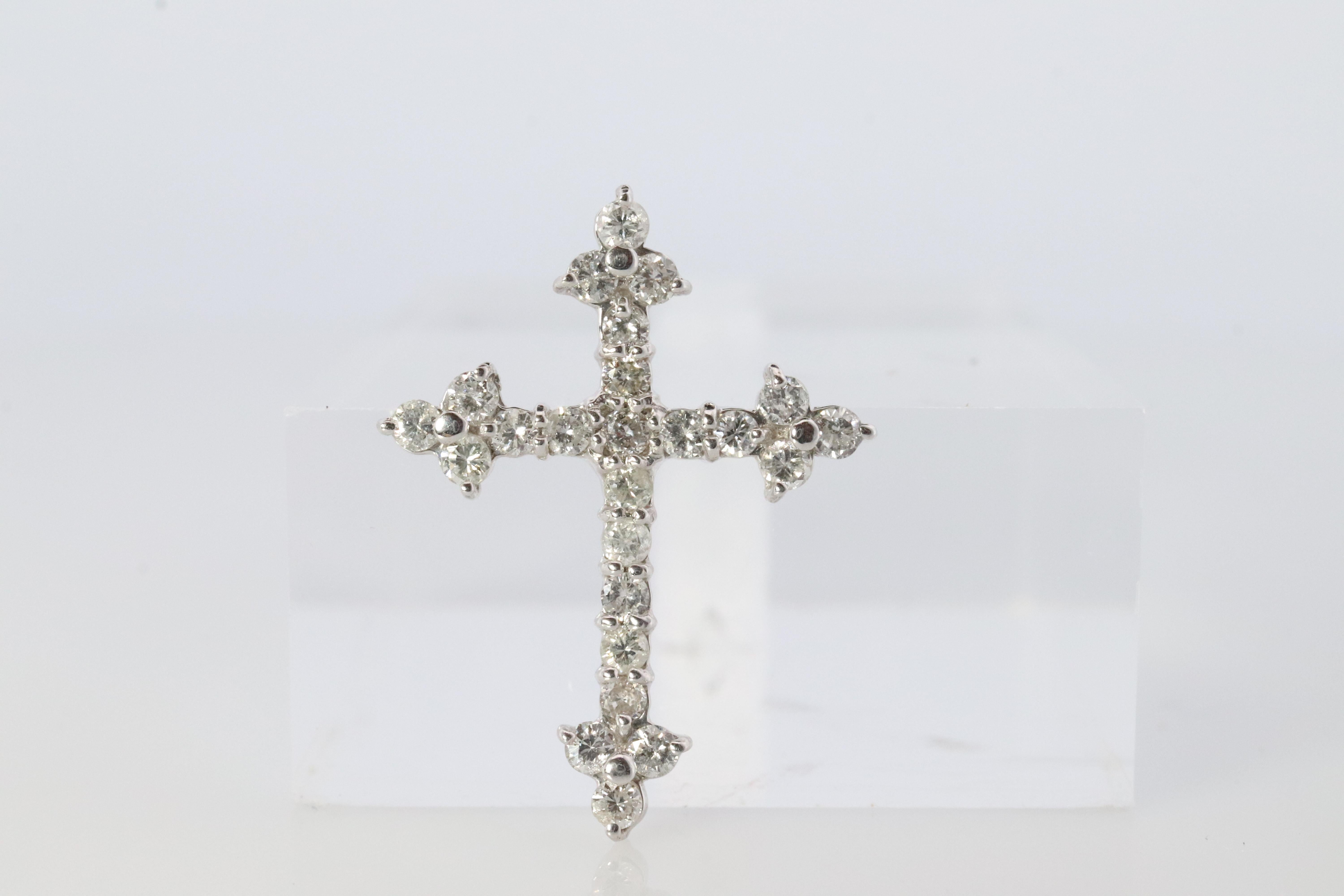 Femenino o masculino Colgante Cruz de Diamantes en Platino. PT900 Colgante Crucifijo de Diamantes de 0,5 ct.