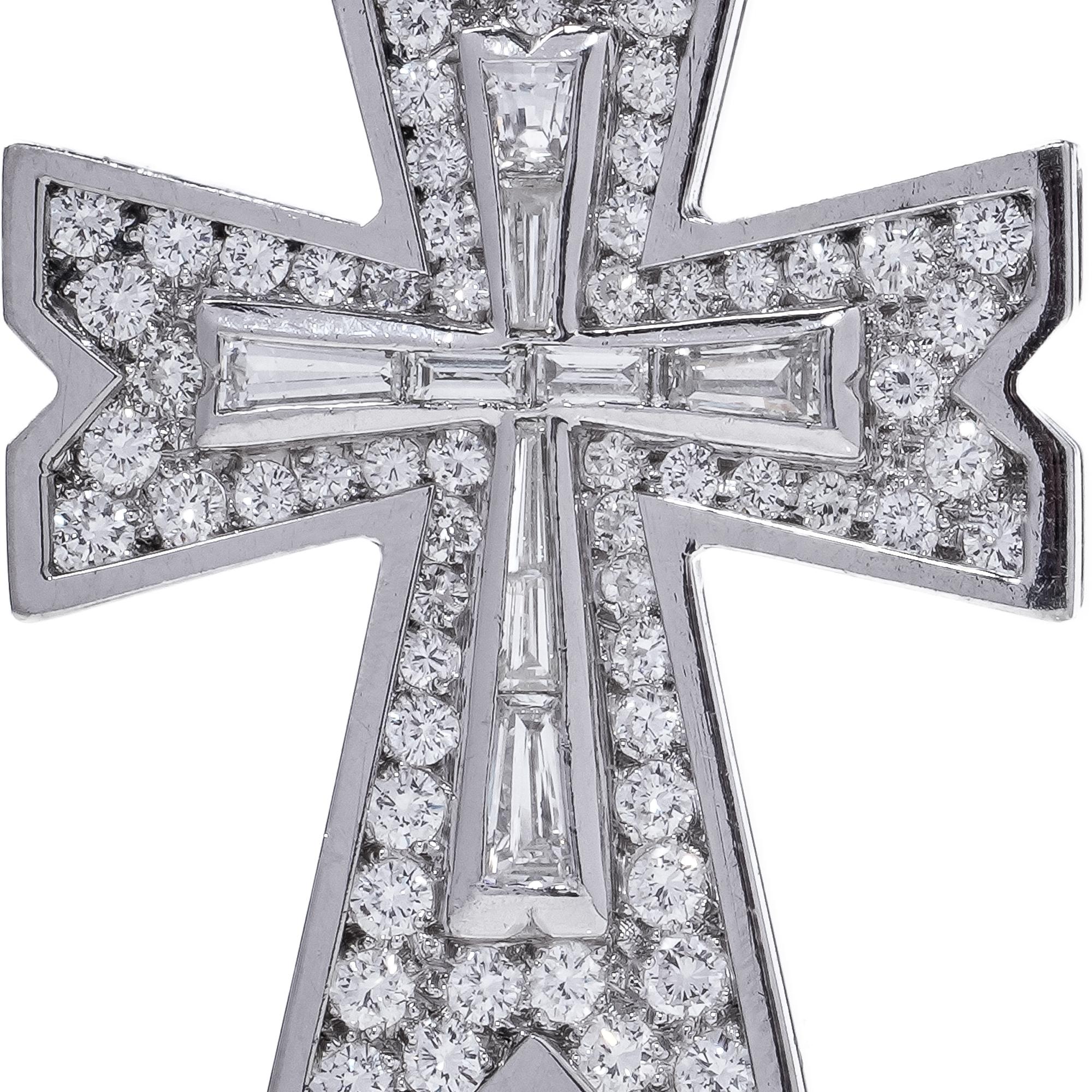 Platinum diamond cross pendant with 18kt gold chain For Sale 2