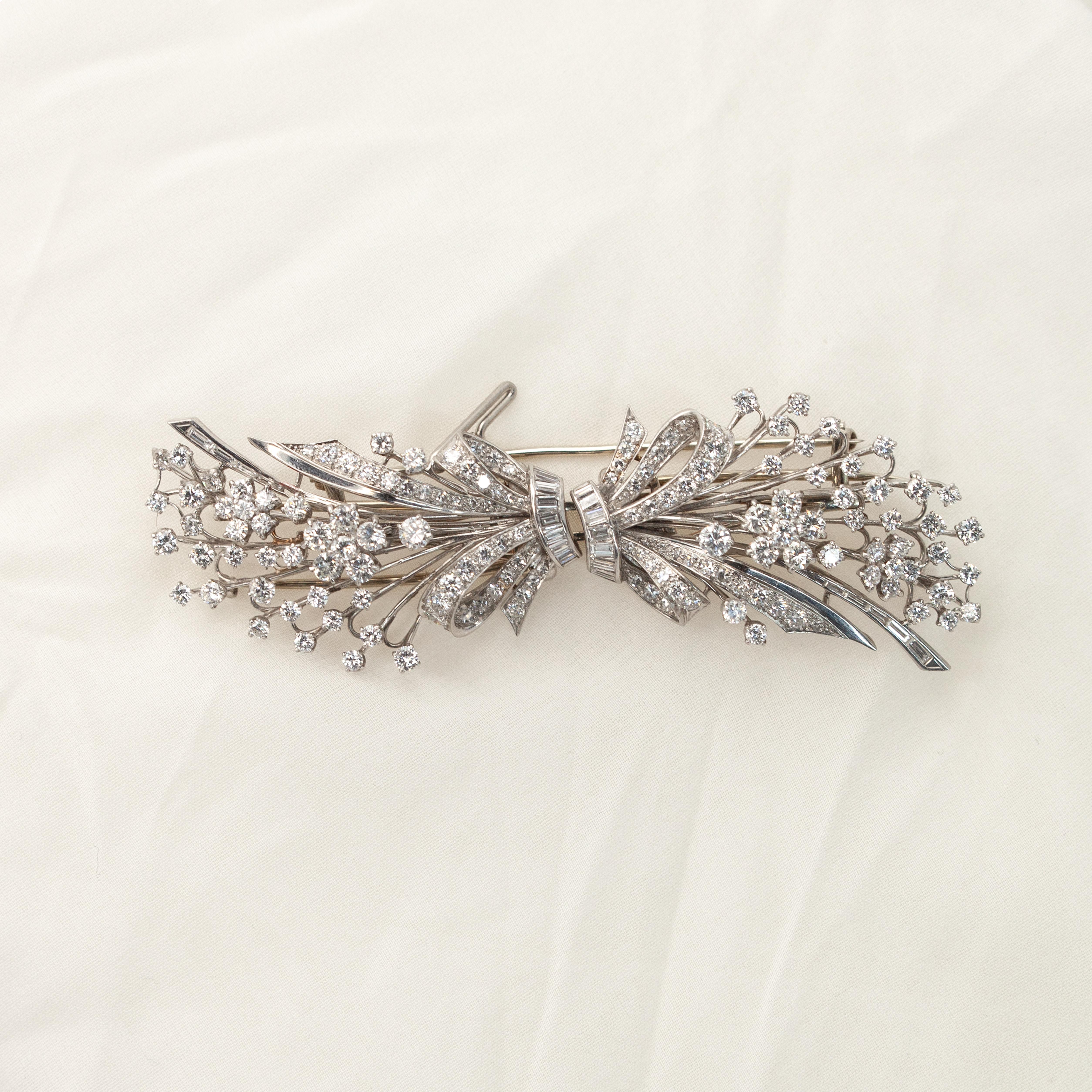 Platin Diamant Duette Clip-Brosche (Moderne) im Angebot