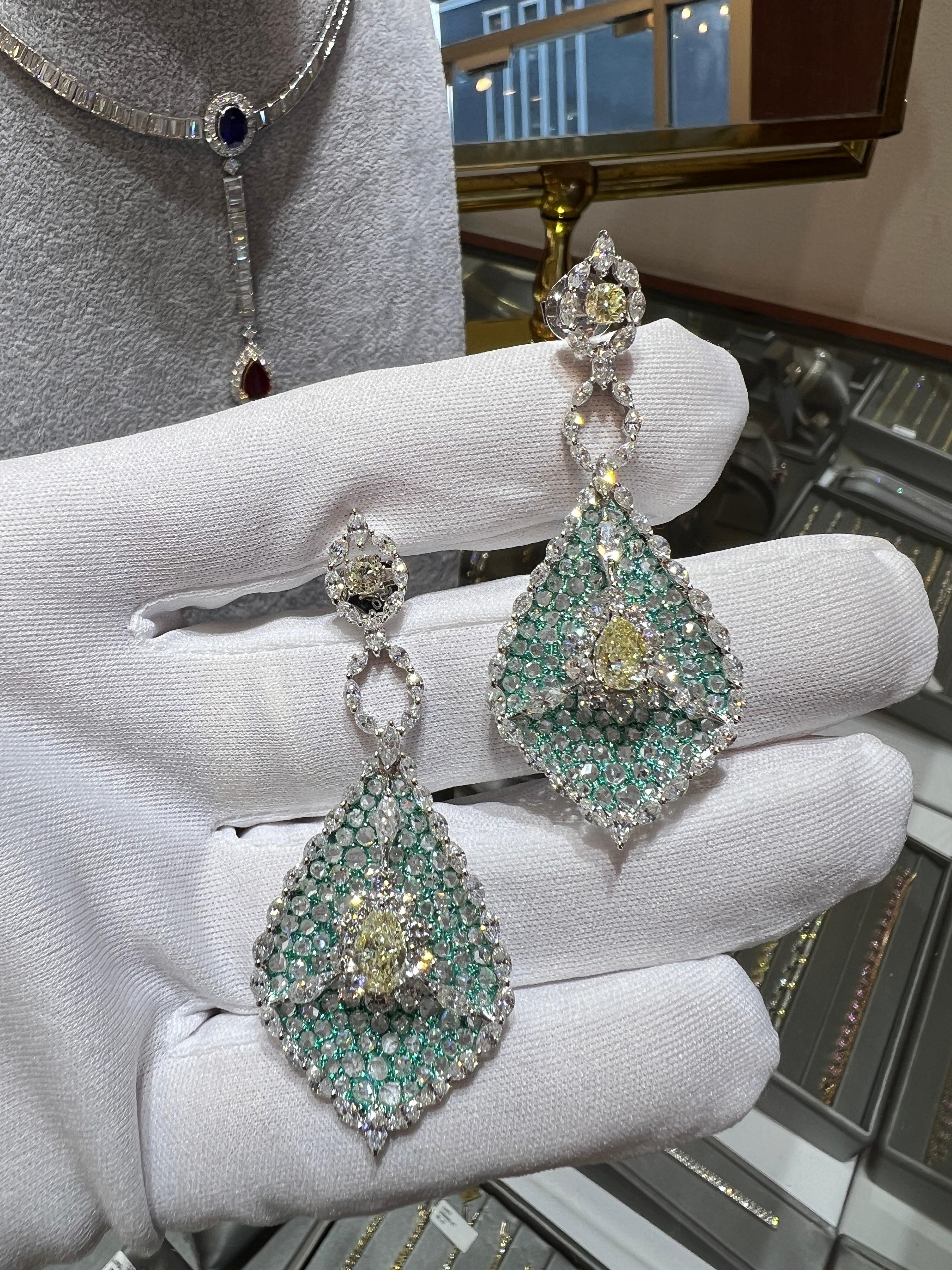 Contemporain Boucle d'oreille en platine diamant 14.00 carat Fancy Yellow and White Rose Cut Chandelier en vente