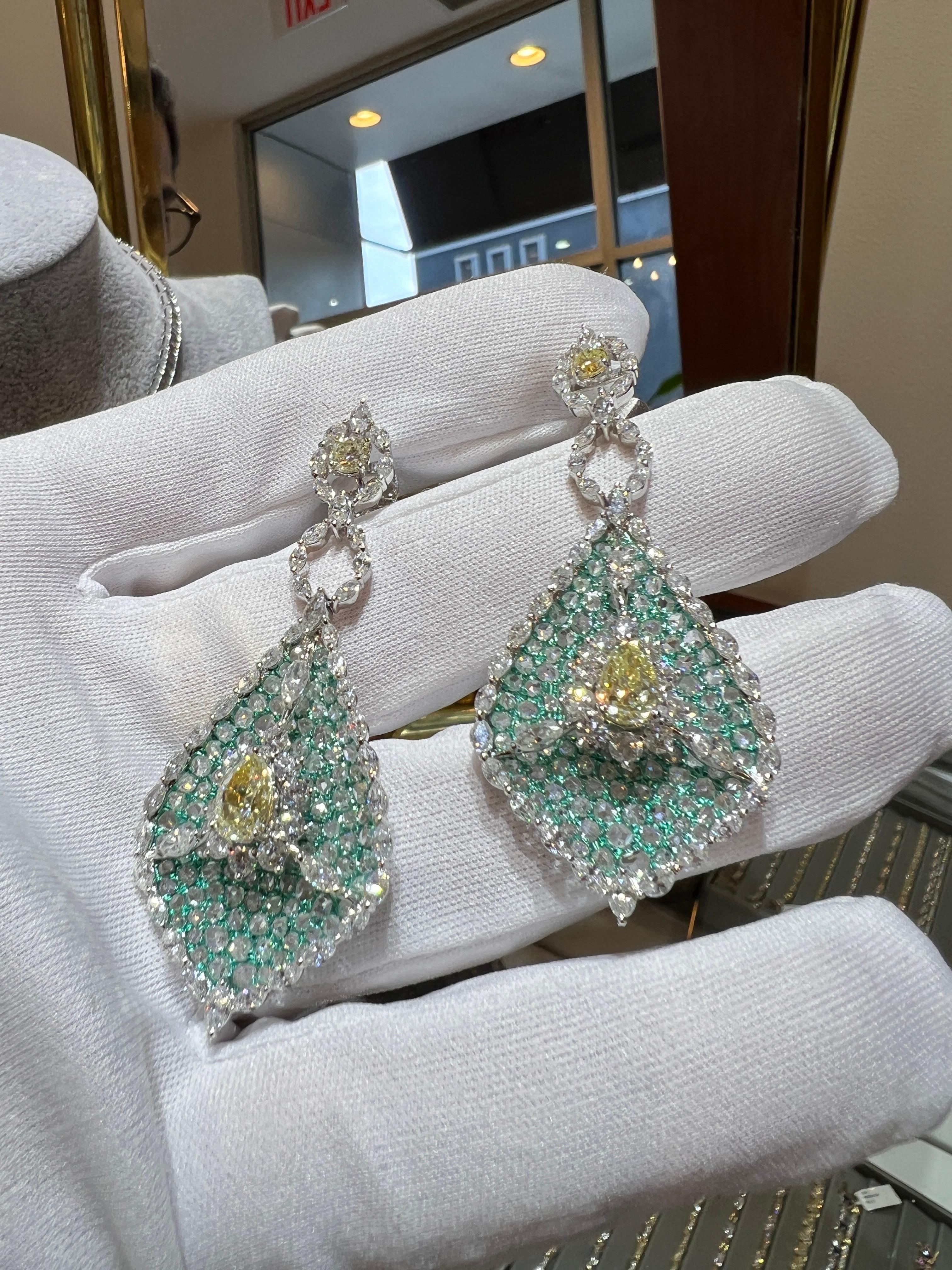 Boucle d'oreille en platine diamant 14.00 carat Fancy Yellow and White Rose Cut Chandelier Neuf - En vente à Great Neck, NY