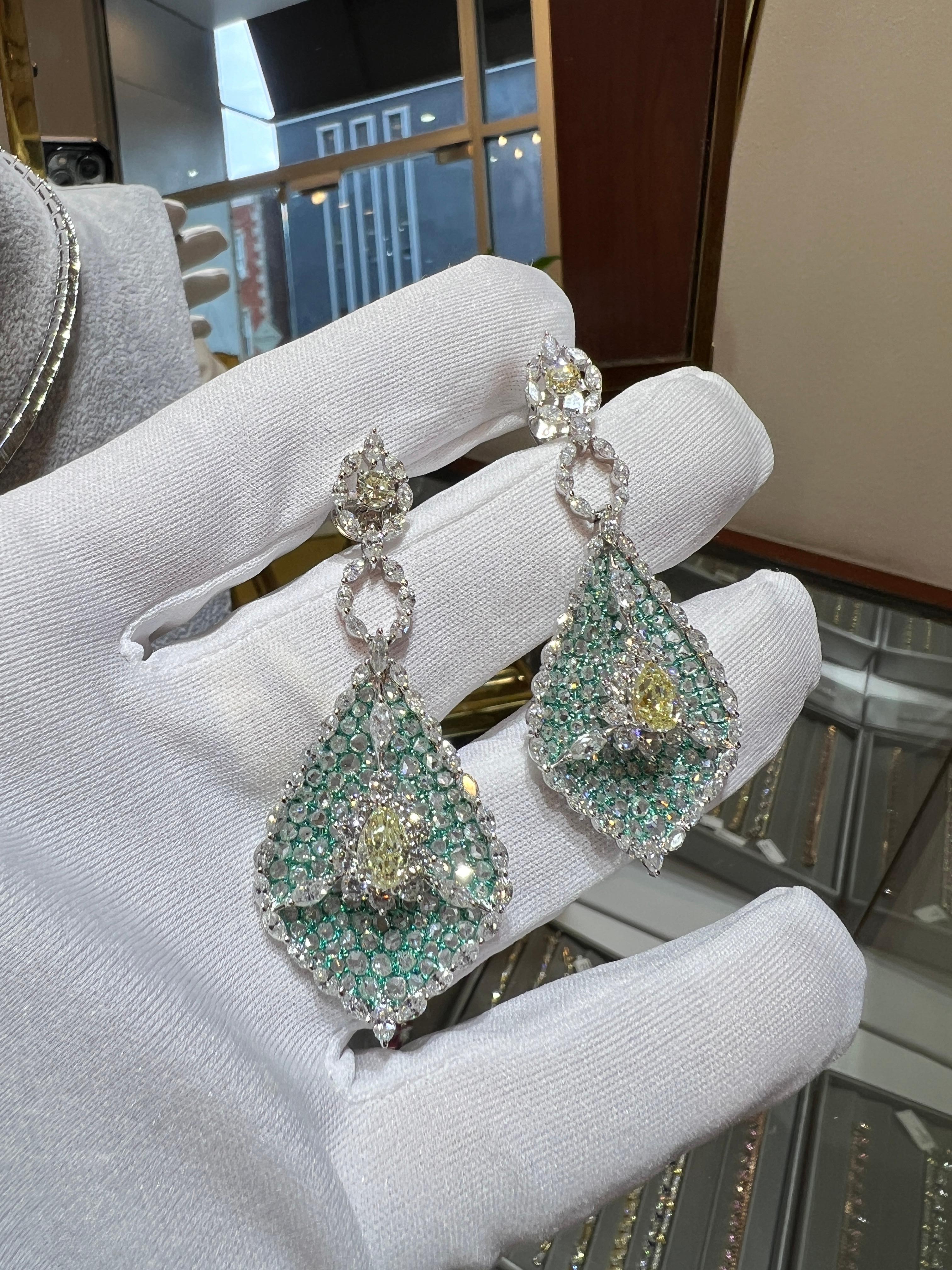 Boucle d'oreille en platine diamant 14.00 carat Fancy Yellow and White Rose Cut Chandelier Pour femmes en vente