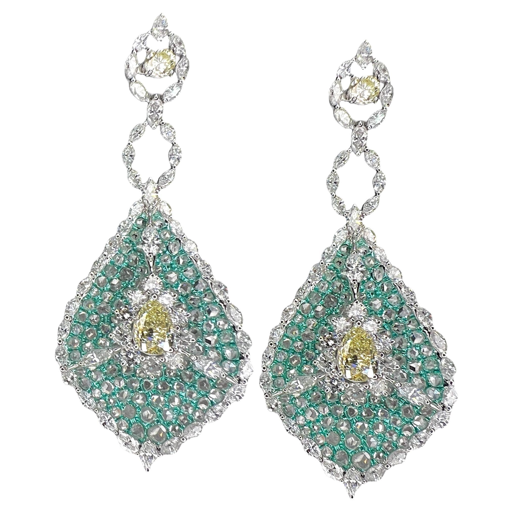 Boucle d'oreille en platine diamant 14.00 carat Fancy Yellow and White Rose Cut Chandelier en vente
