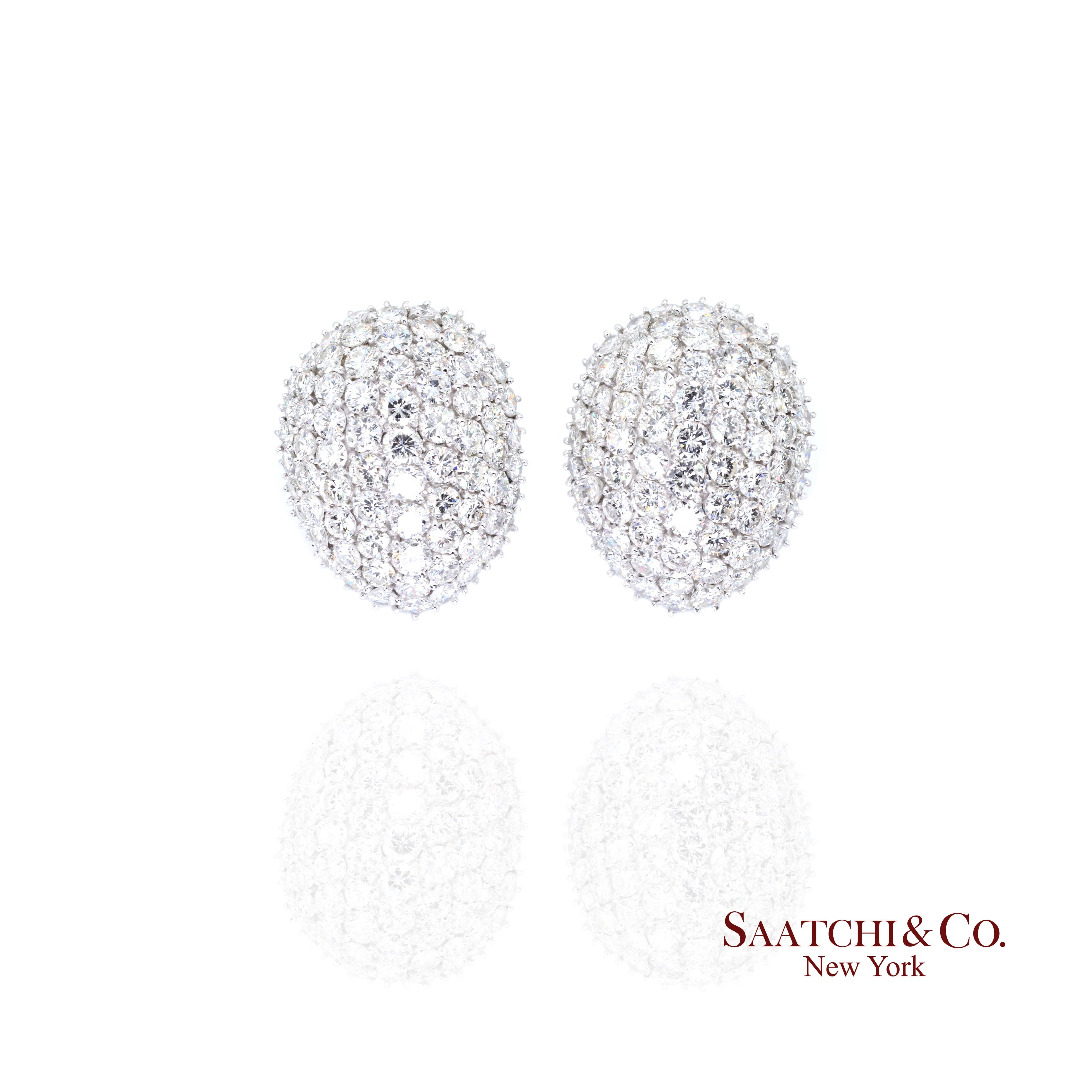 Taille ronde Boucles d'oreilles Platine Diamant Womens Omega Back Luxe Old Money Glam en vente