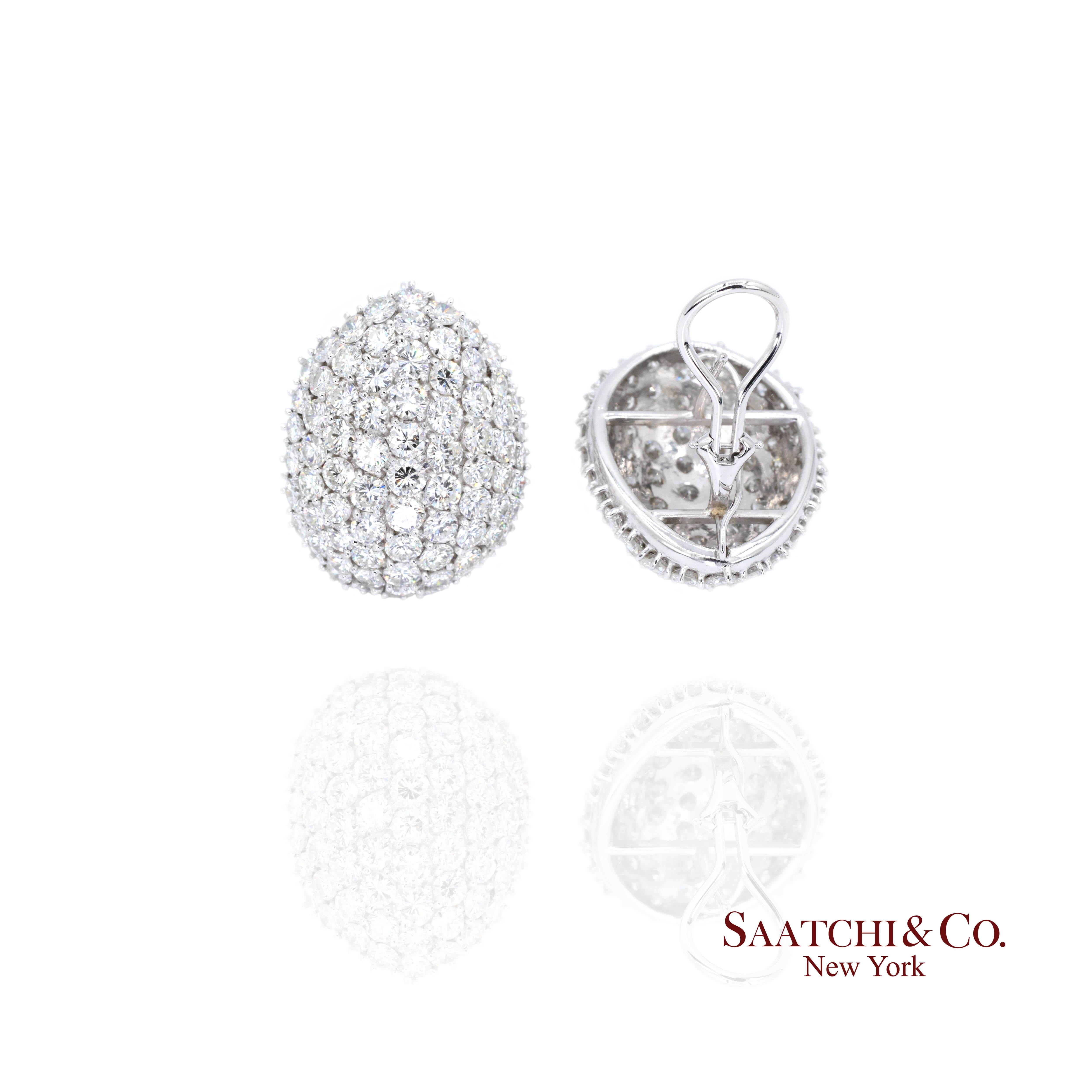 Boucles d'oreilles Platine Diamant Womens Omega Back Luxe Old Money Glam Excellent état - En vente à New York, NY