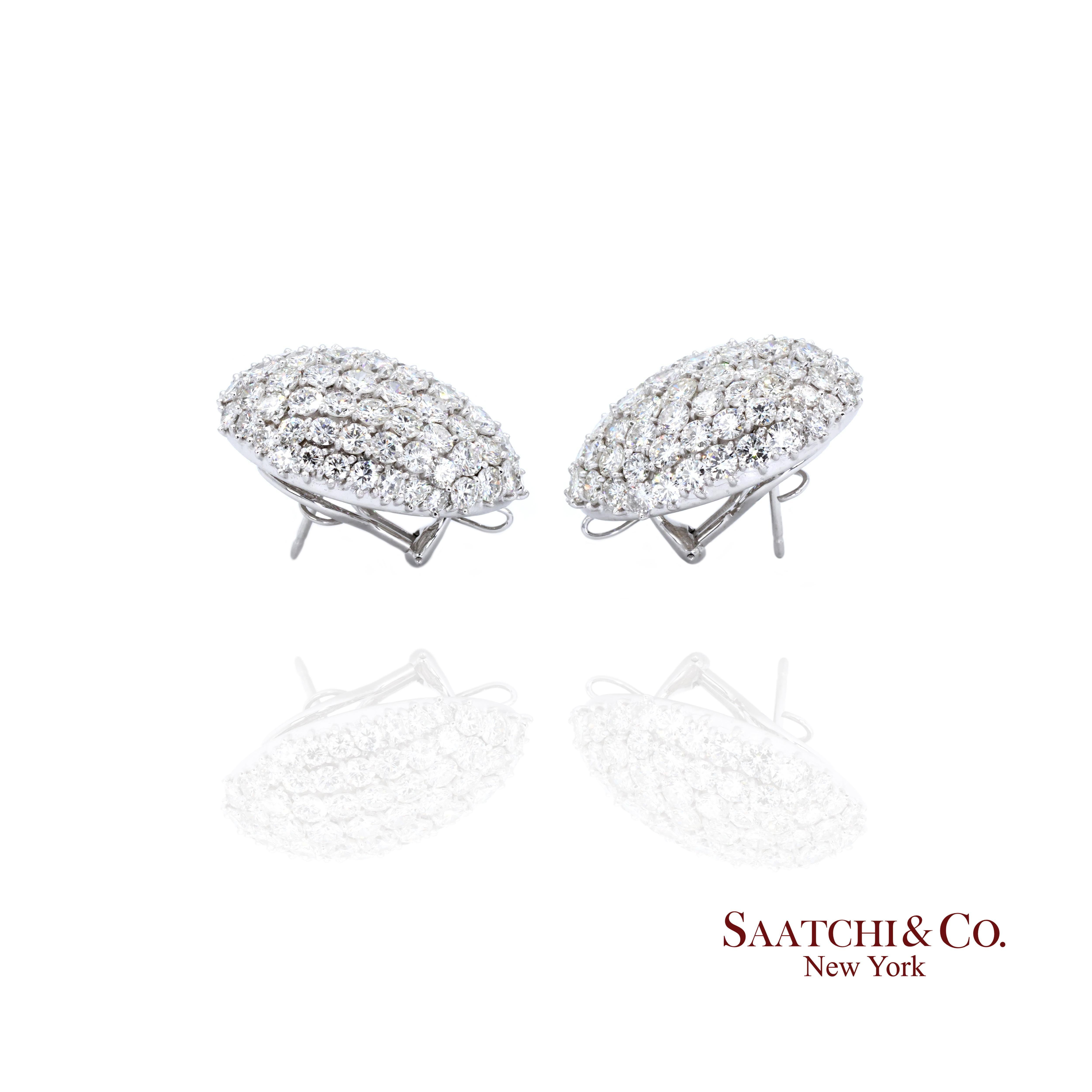 Boucles d'oreilles Platine Diamant Womens Omega Back Luxe Old Money Glam en vente 3