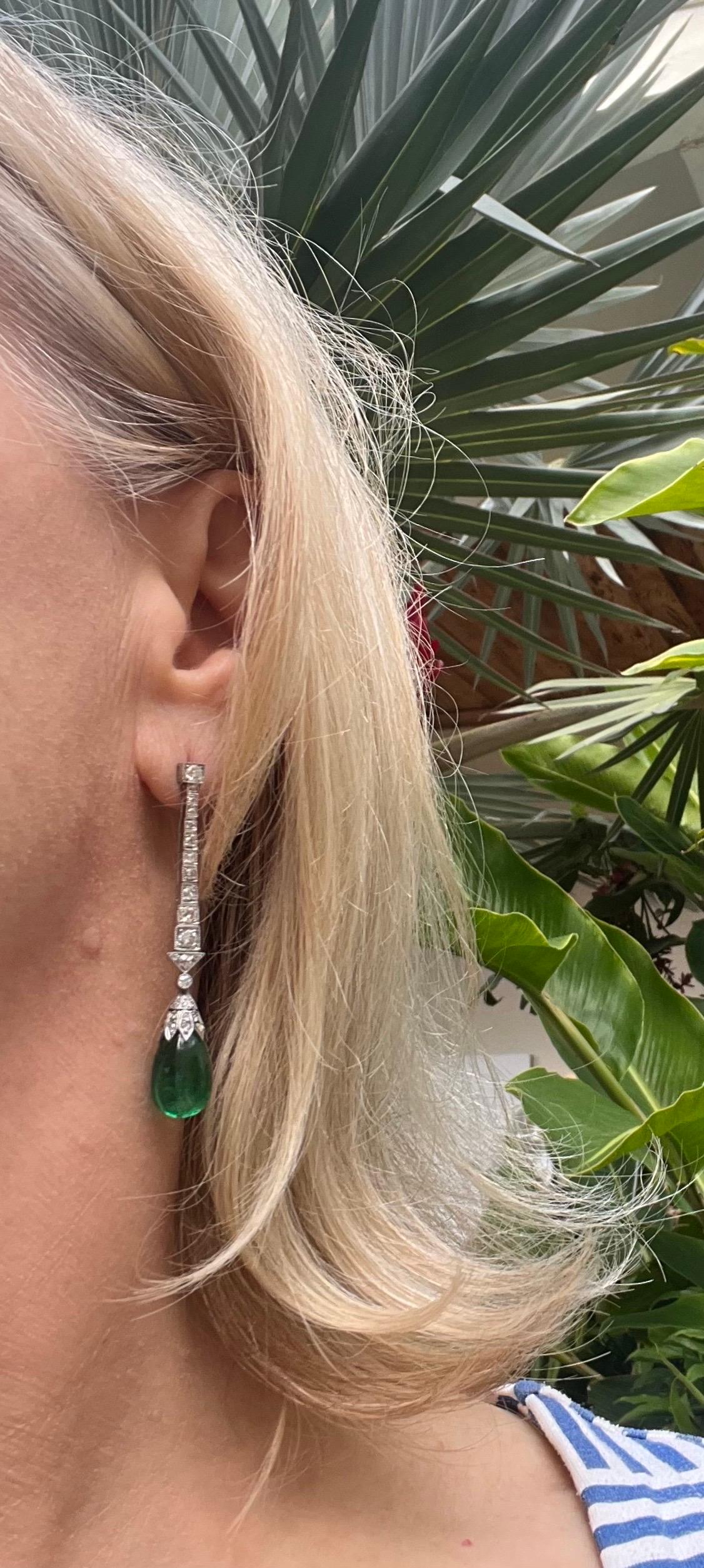 Platinum Diamond Emerald Bead Drop Earrings Excellent état - En vente à Palm Beach, FL