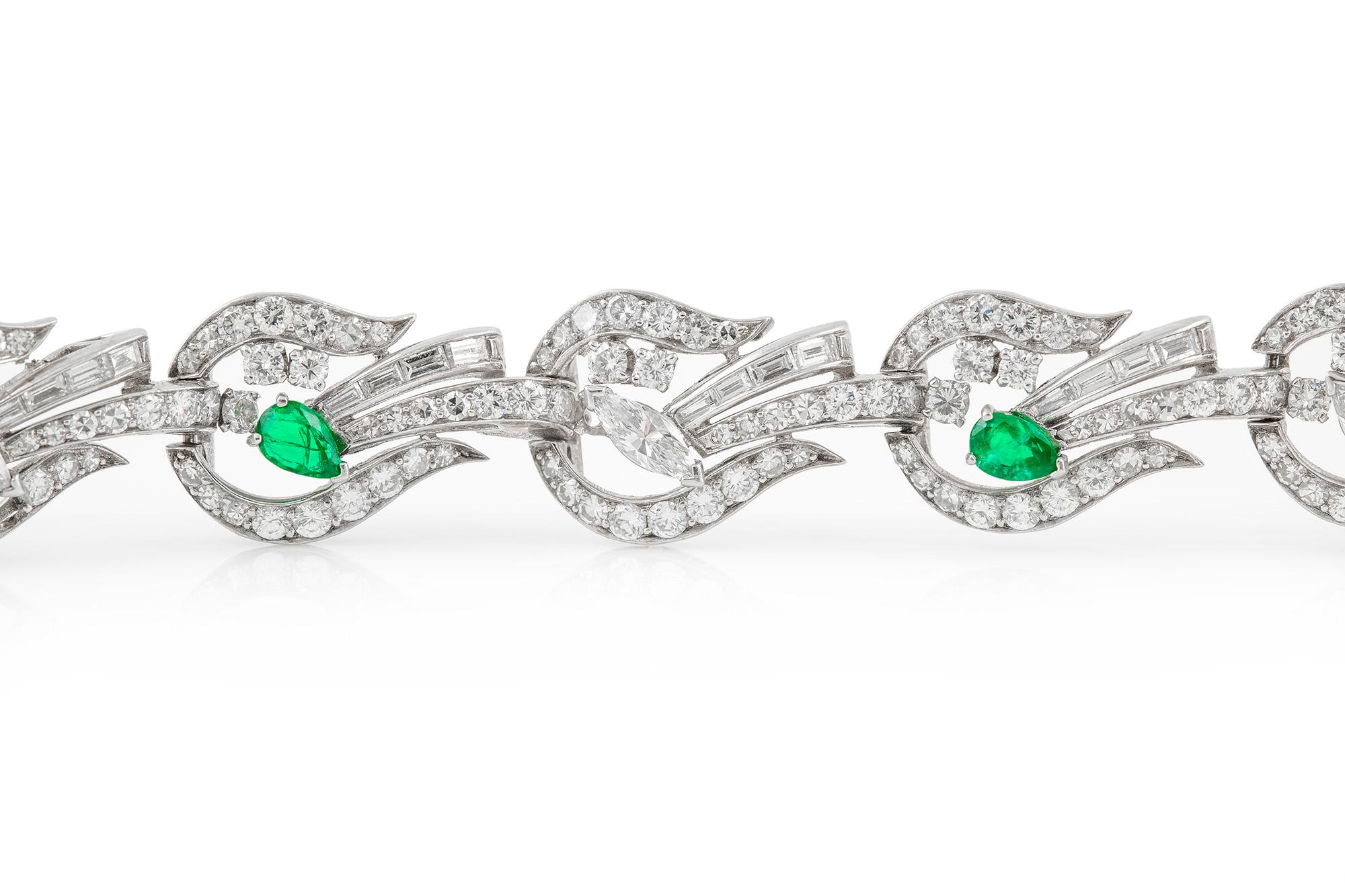 Platinum Diamond Emerald Bracelet In Good Condition For Sale In New York, NY