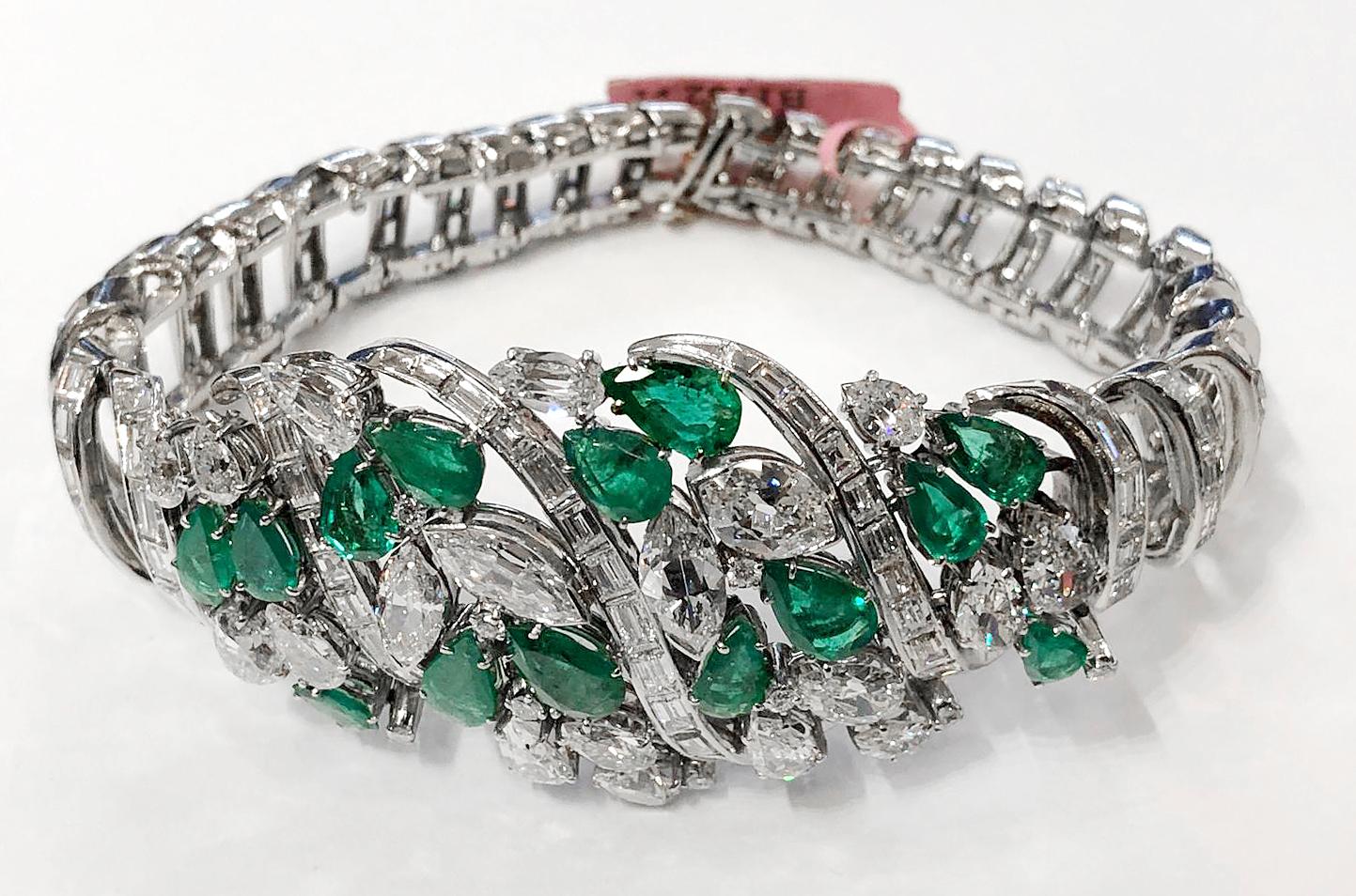 Platinum Diamond, Emerald Bracelet In Good Condition For Sale In New York, NY