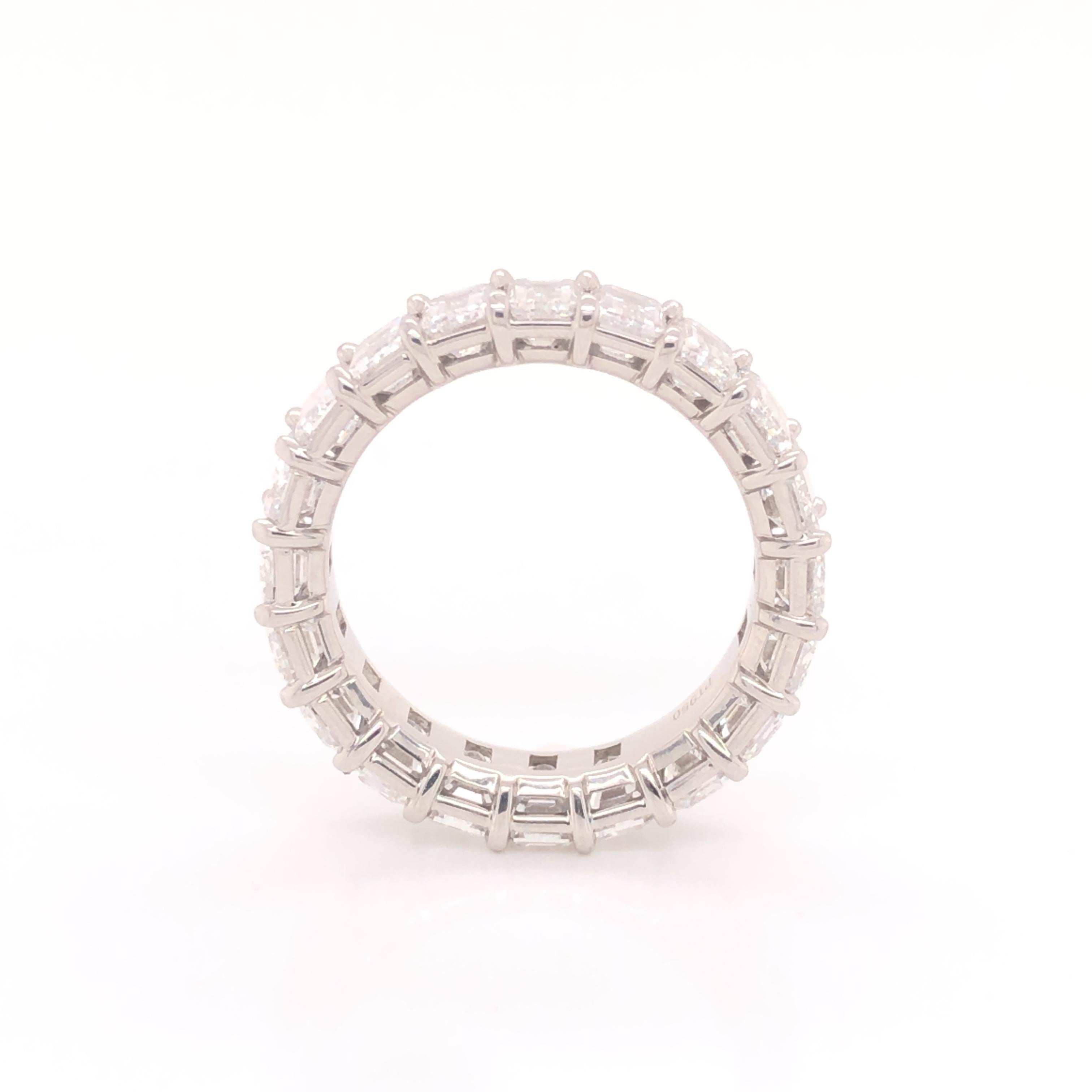 Moderne Bracelet d'éternité en platine avec diamants taille émeraude 8,05 carats en vente