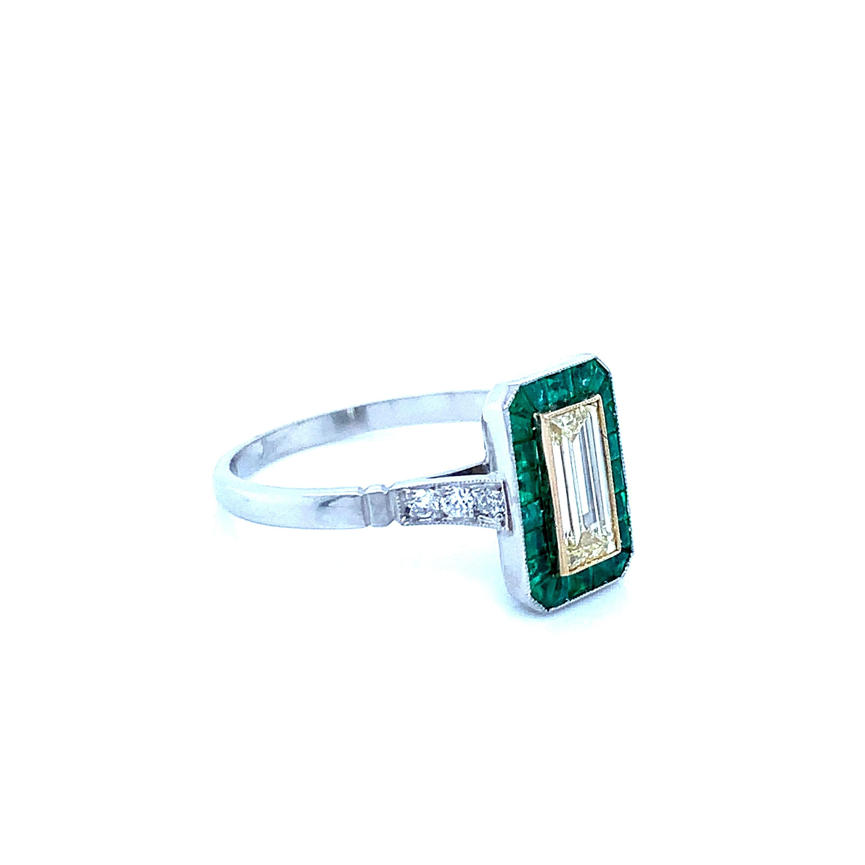 Platinum Diamond Emerald Ring In Excellent Condition For Sale In New York, NY