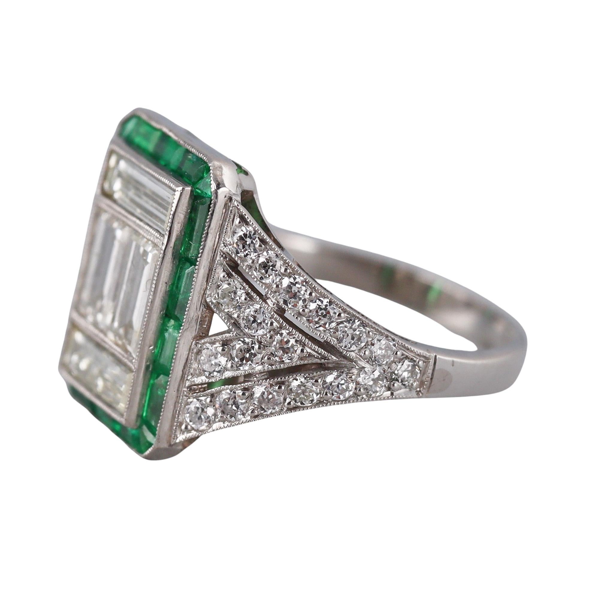 Platinum Diamond Emerald Ring In Excellent Condition For Sale In New York, NY