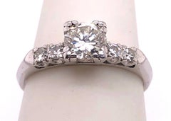 Anello di fidanzamento con diamante in platino con un peso totale di 0,85 diamanti