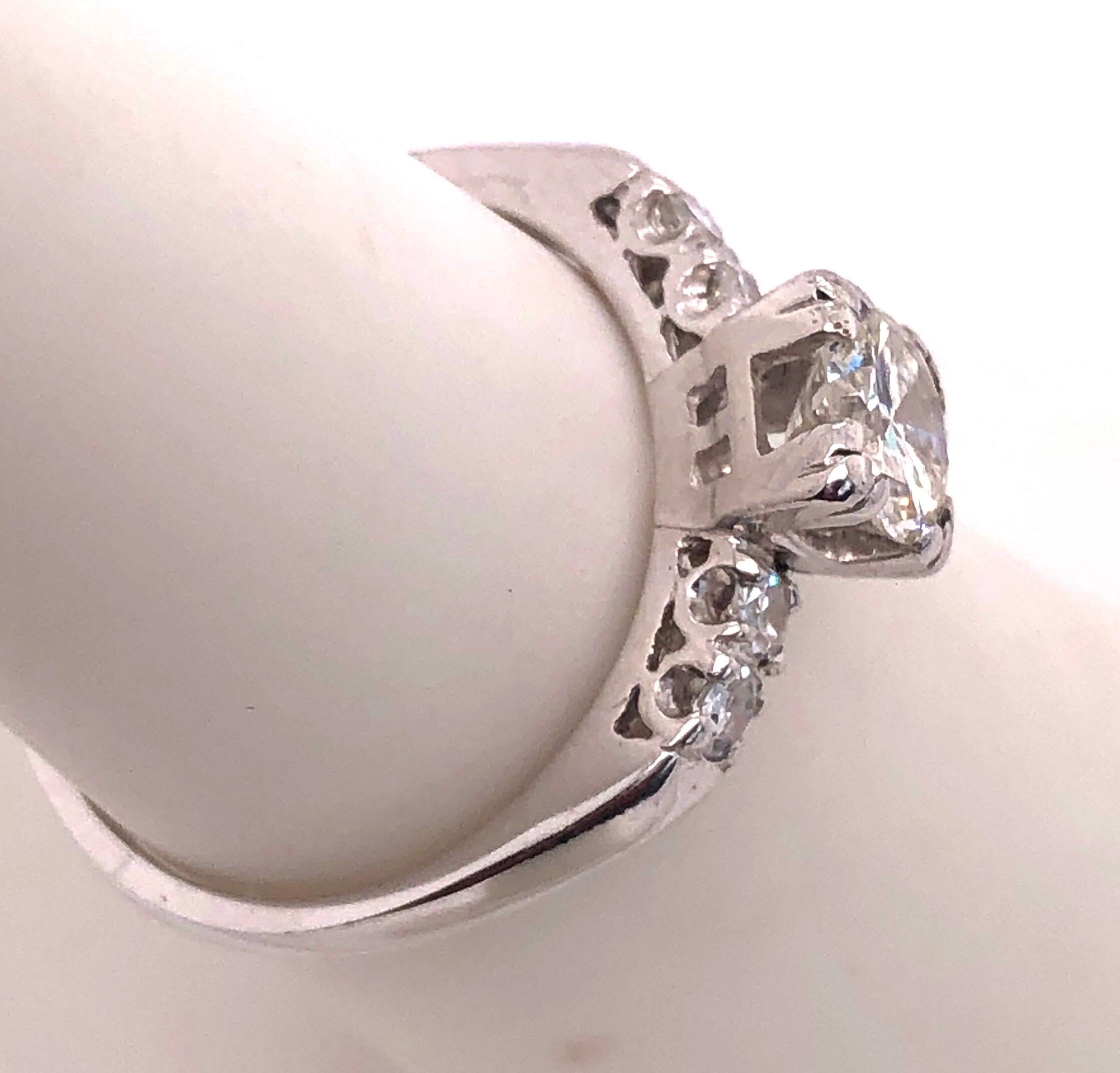 Platinum Diamond Engagement Ring 0.85 Total Diamond Weight In Good Condition For Sale In Stamford, CT