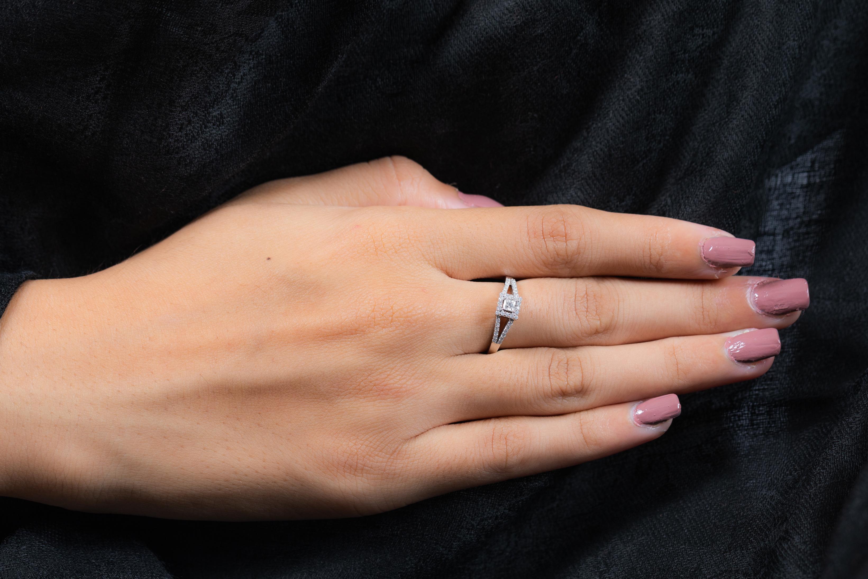in vendita:  Anello di fidanzamento con diamante certificato in oro bianco 18K 6