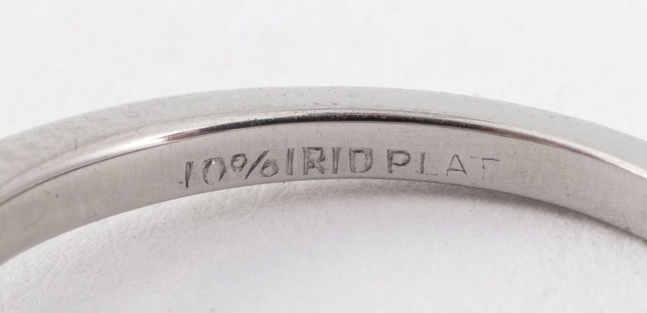 Taglio brillante Anello di fidanzamento con diamante in platino in vendita